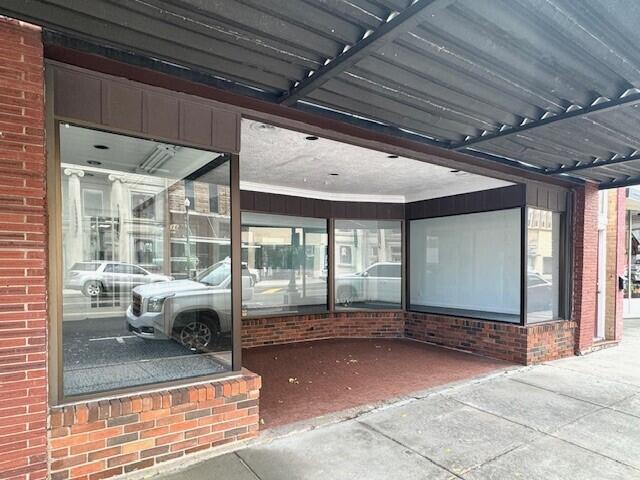 216 N Main St