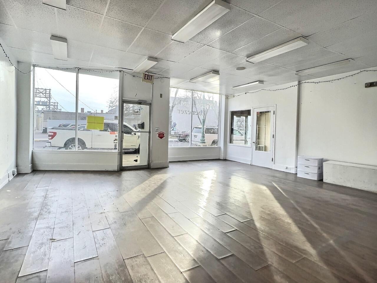 108-110 E 3rd Ave
