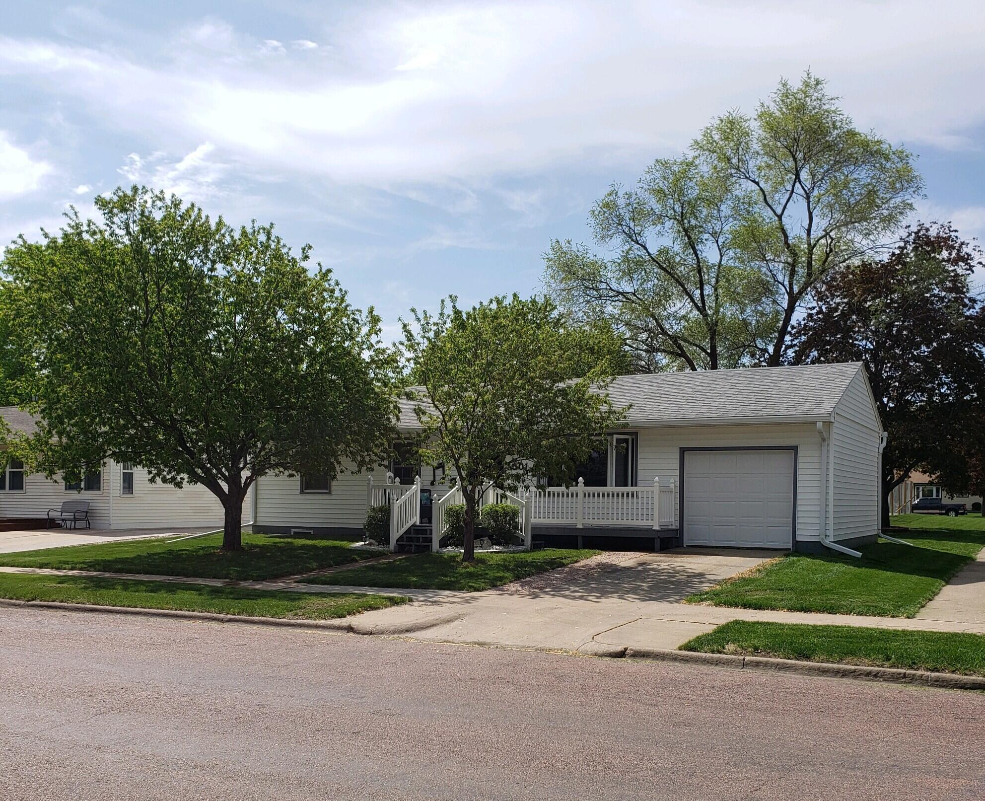 1501 Bridle Dr