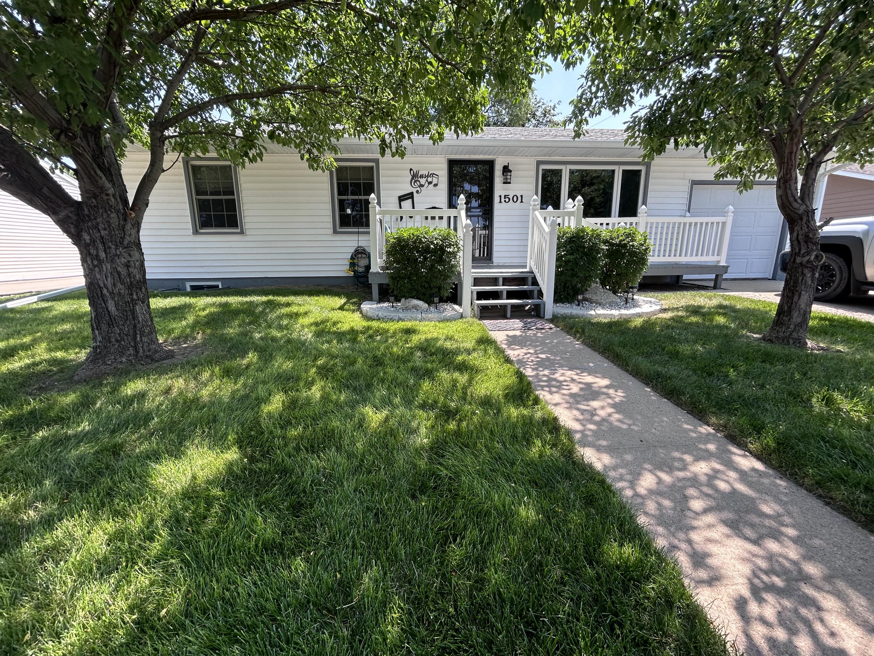 1501 Bridle Dr