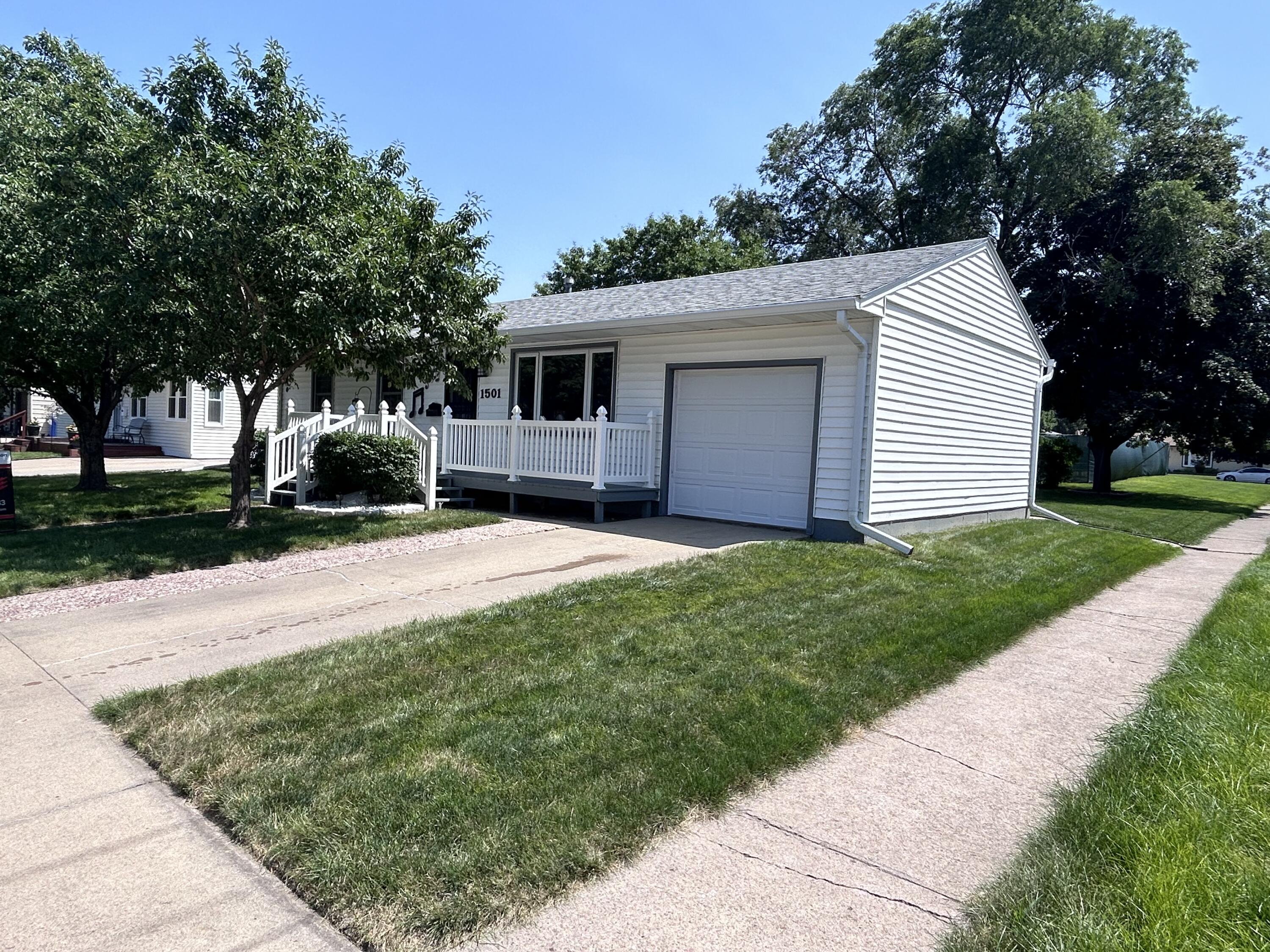 1501 Bridle Dr
