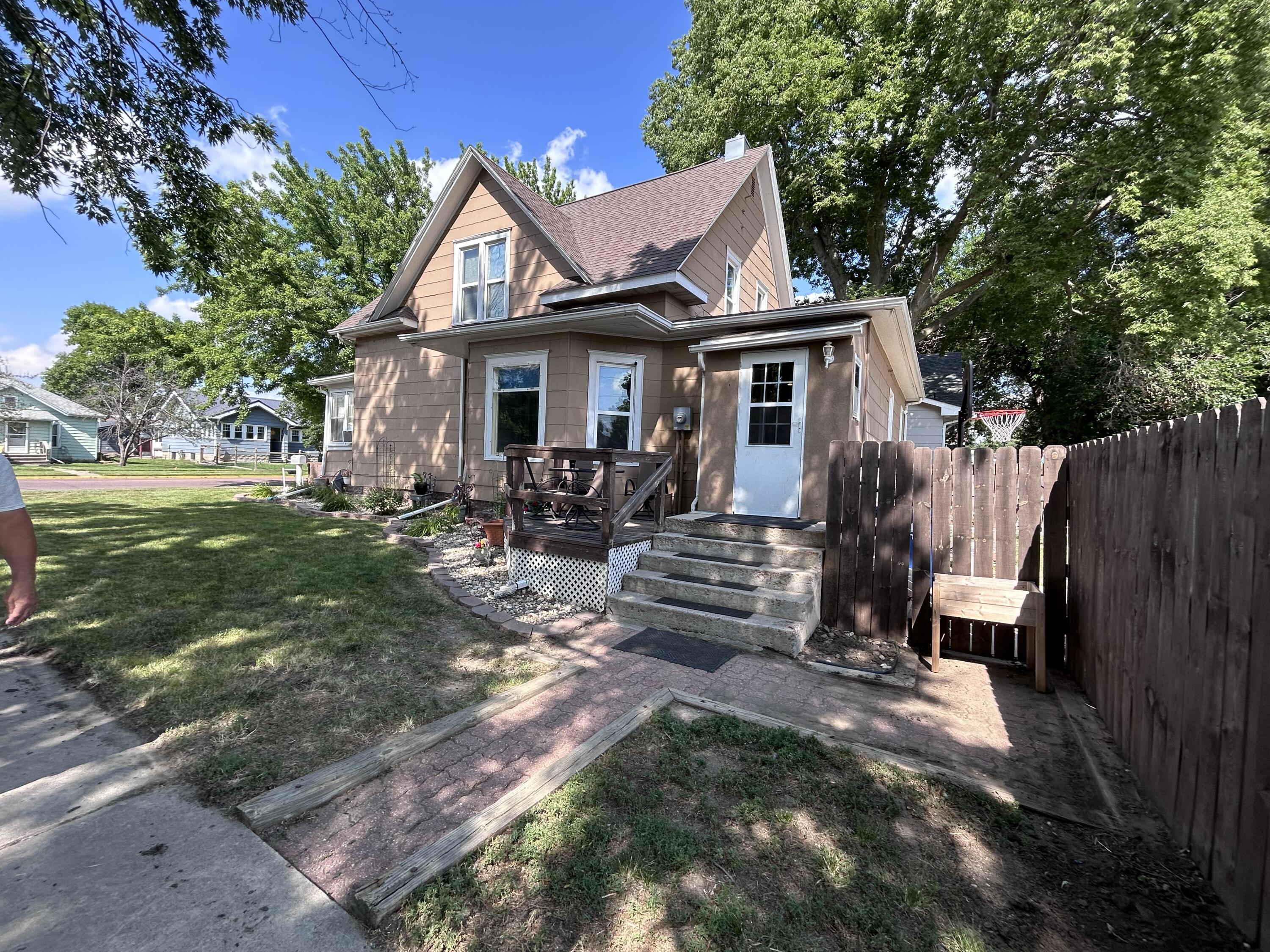 301 E 7th Ave
