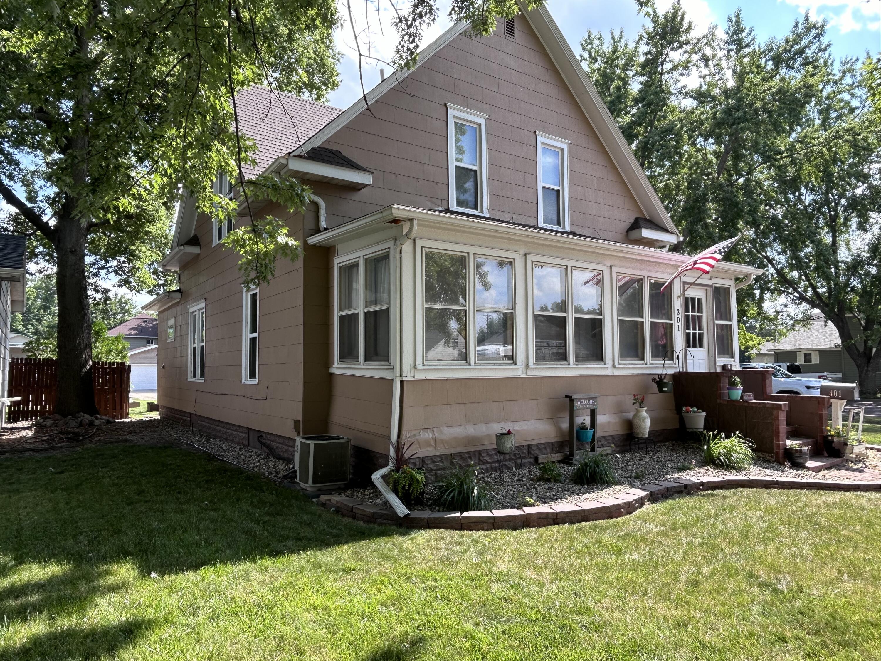 301 E 7th Ave