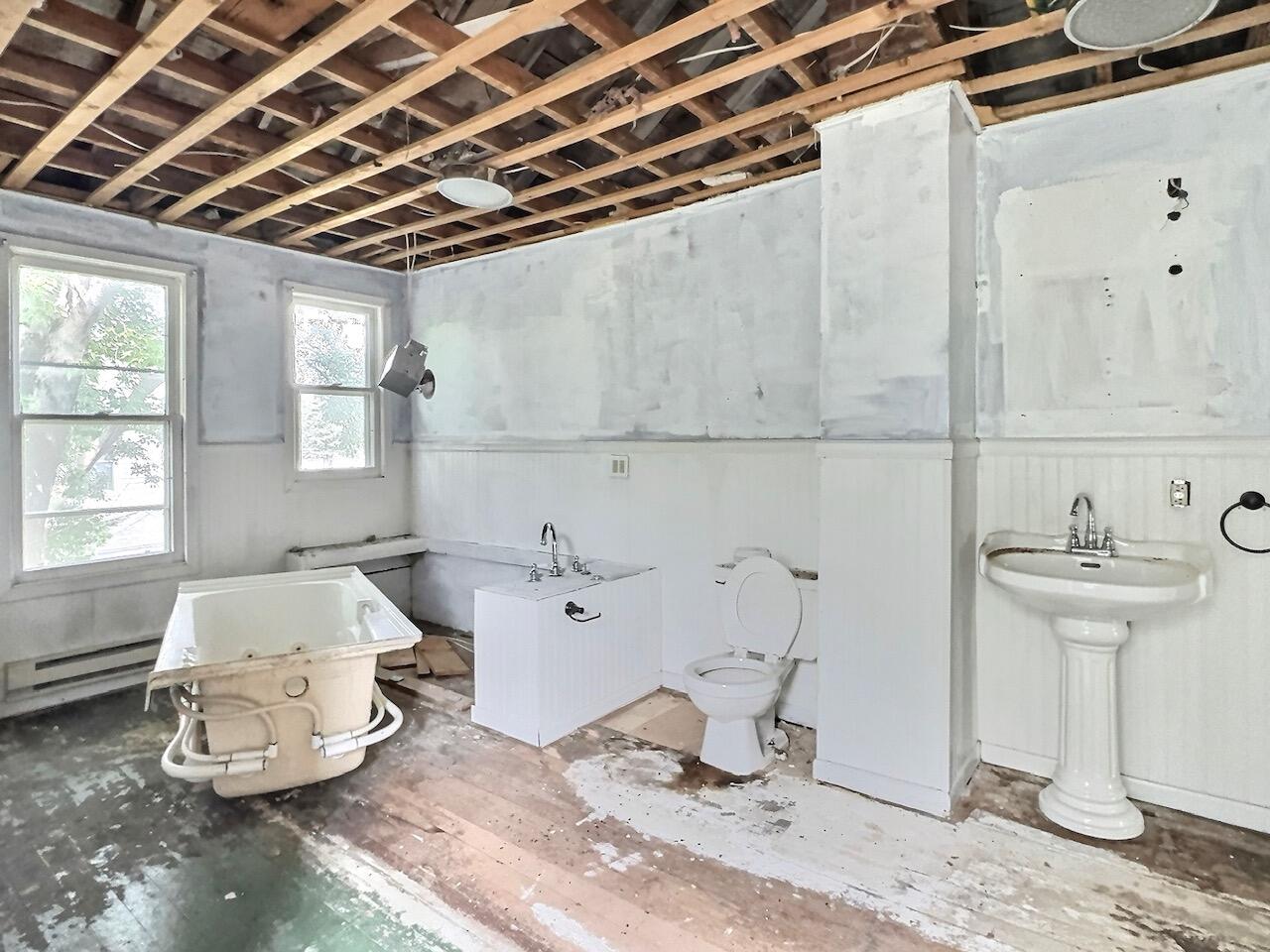 1001 W 4th Ave