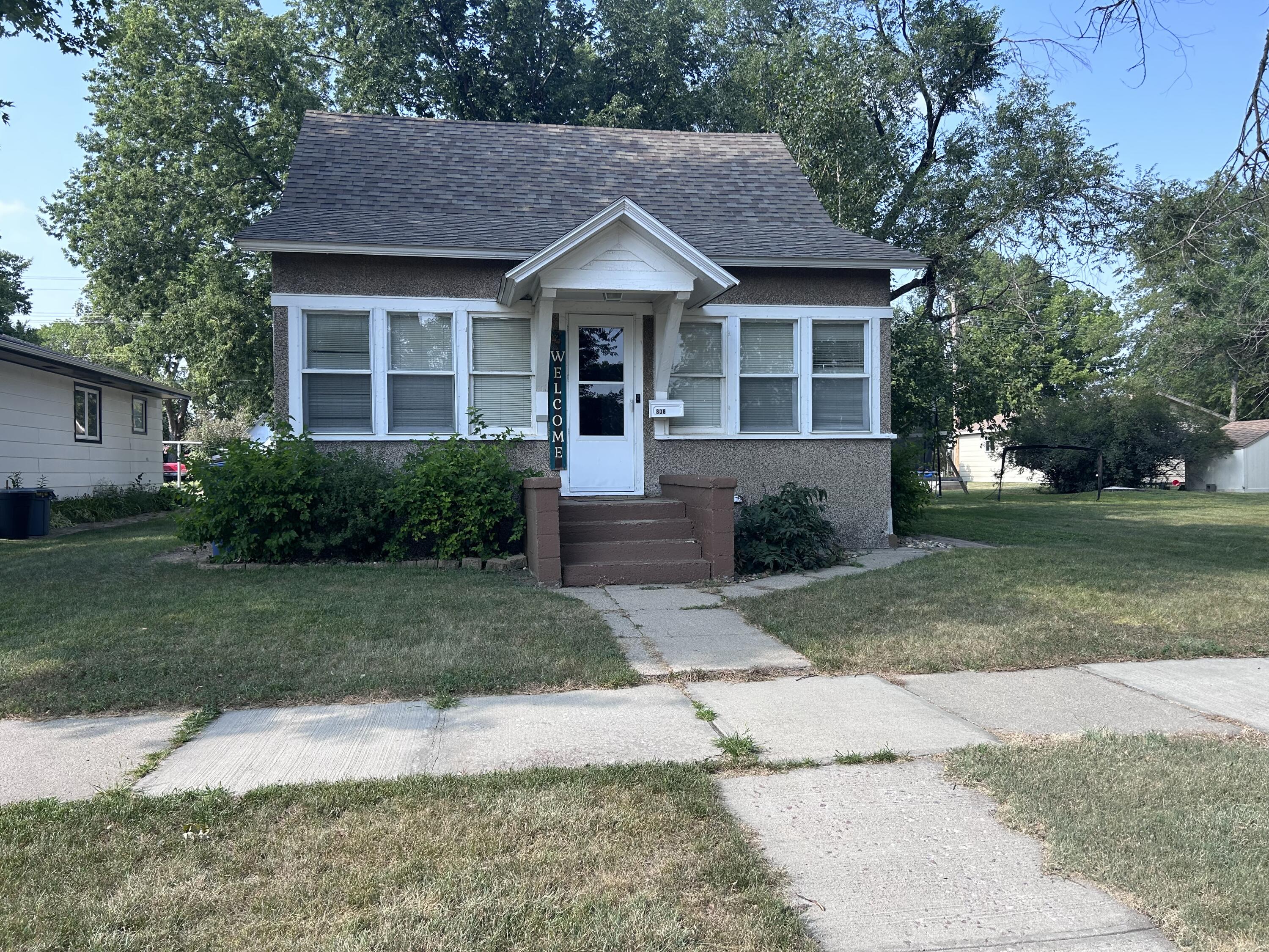 808 E Ash Ave