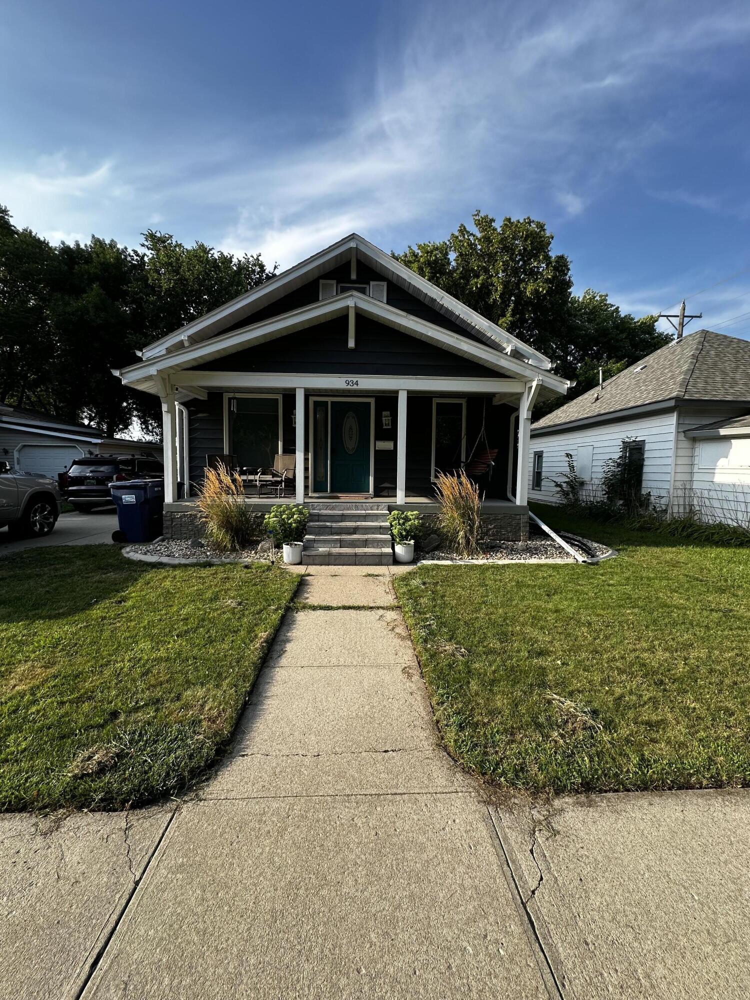 934 E 6th Ave