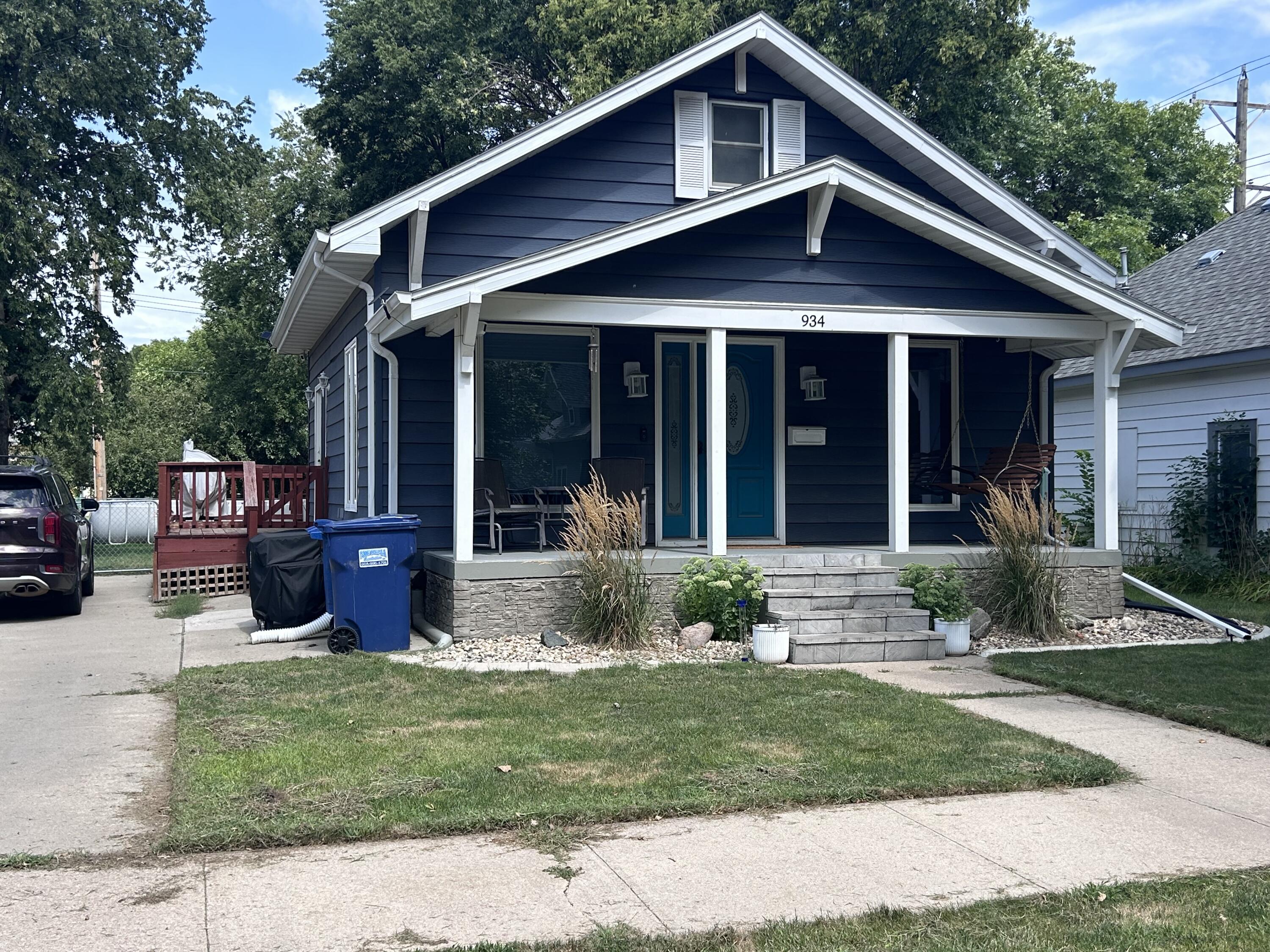 934 E 6th Ave
