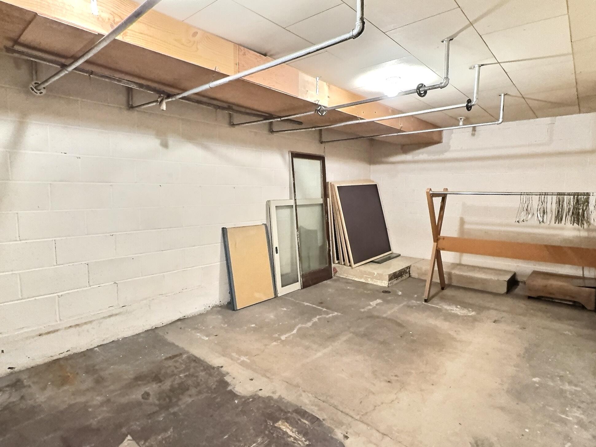 211 N Main St