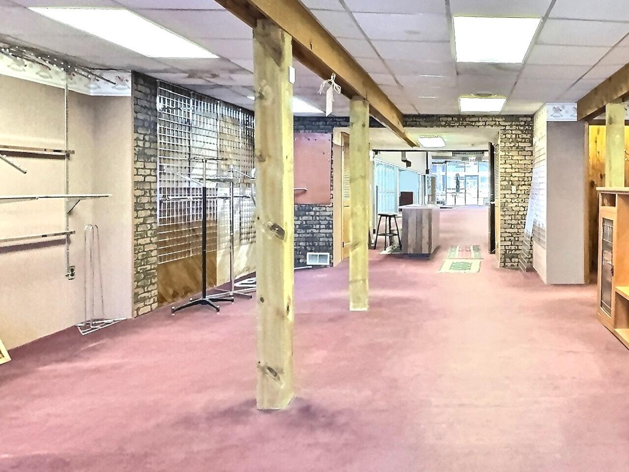 211 N Main St
