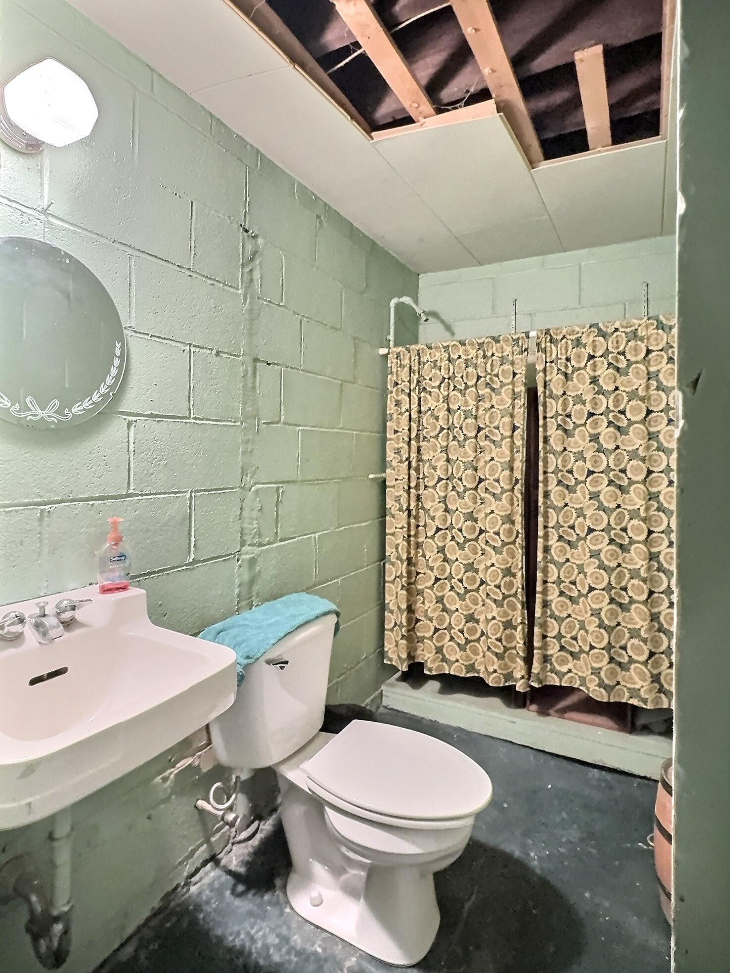 211 N Main St