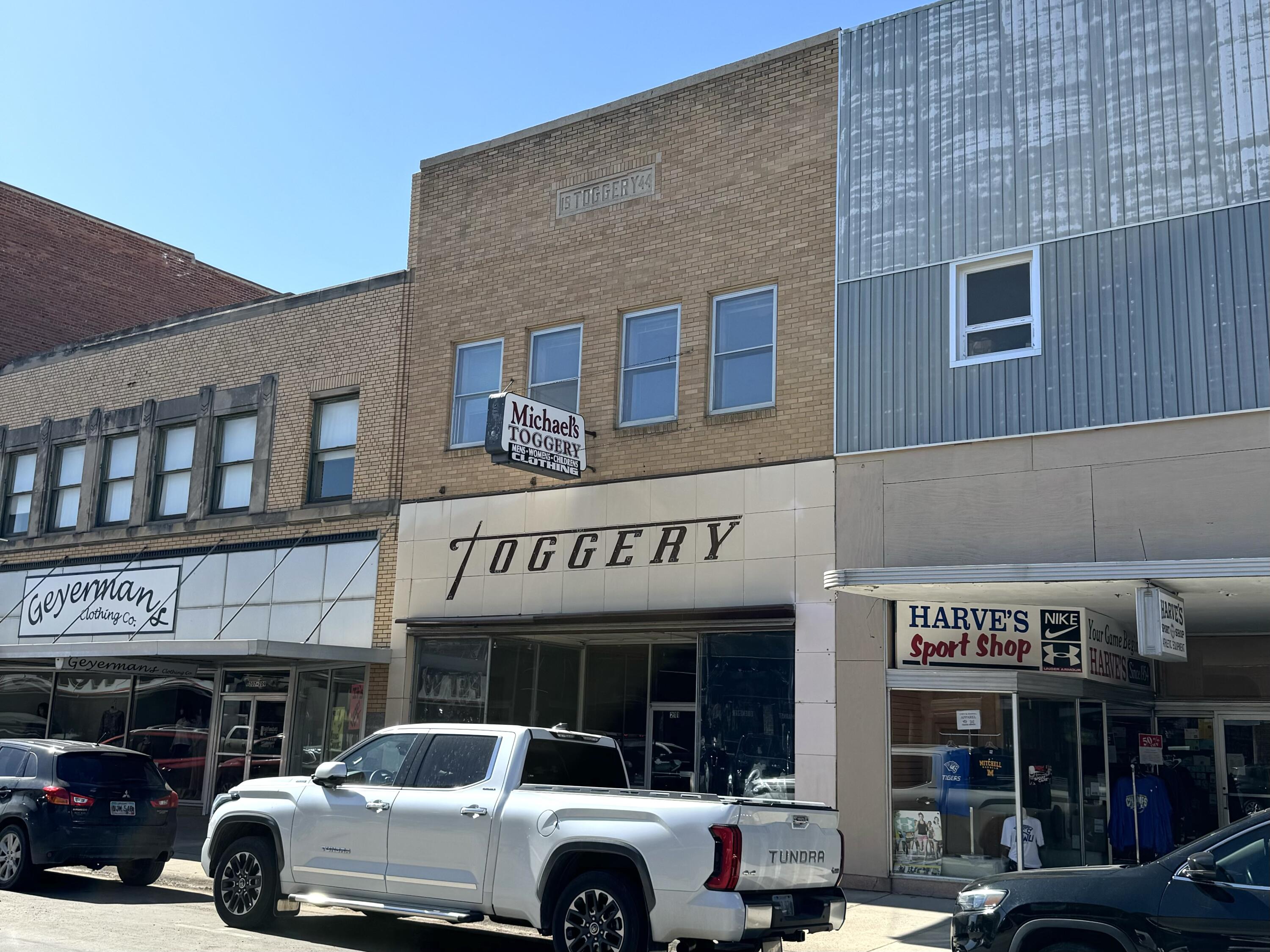 211 N Main St