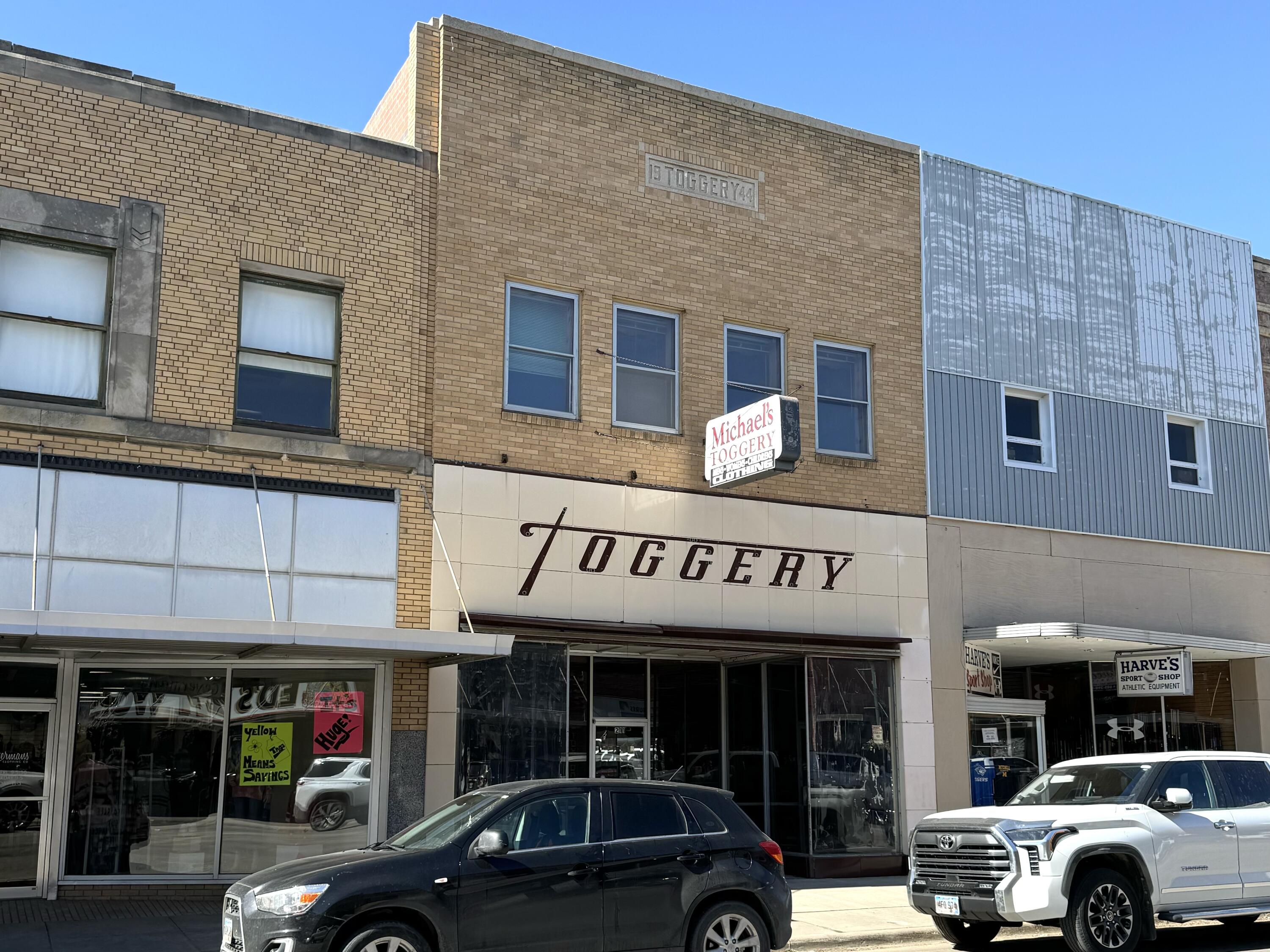 211 N Main St