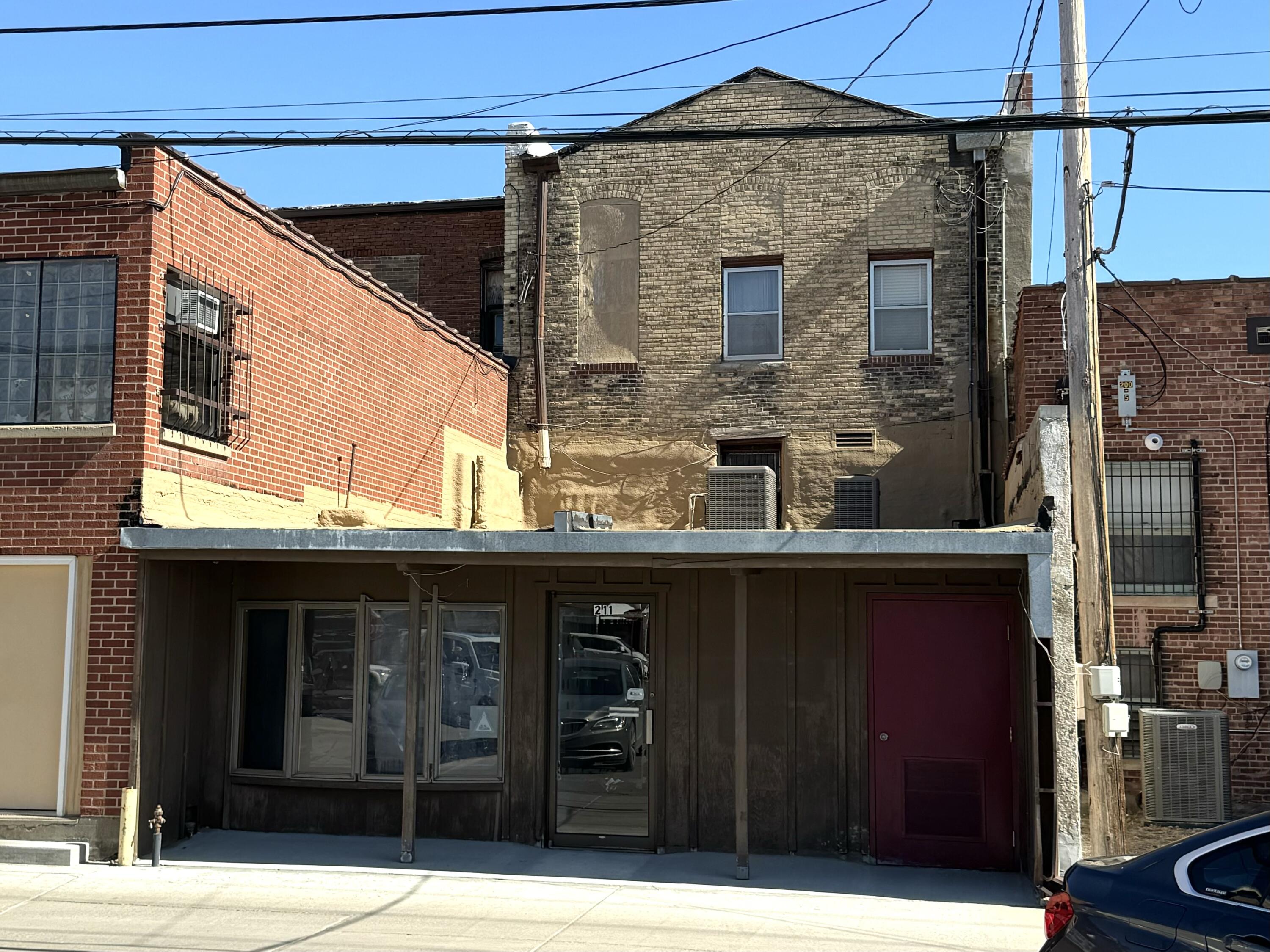 211 N Main St