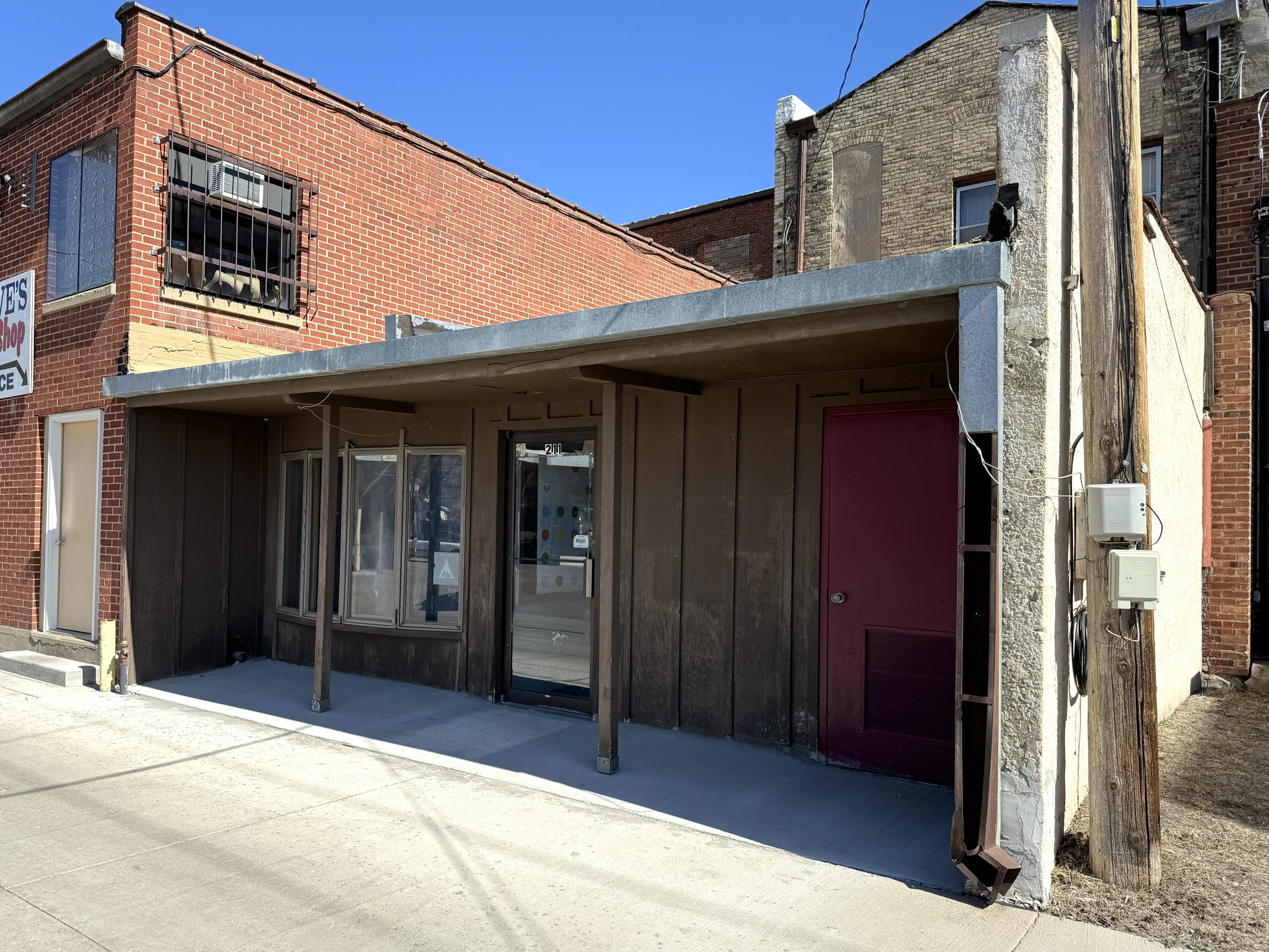 211 N Main St