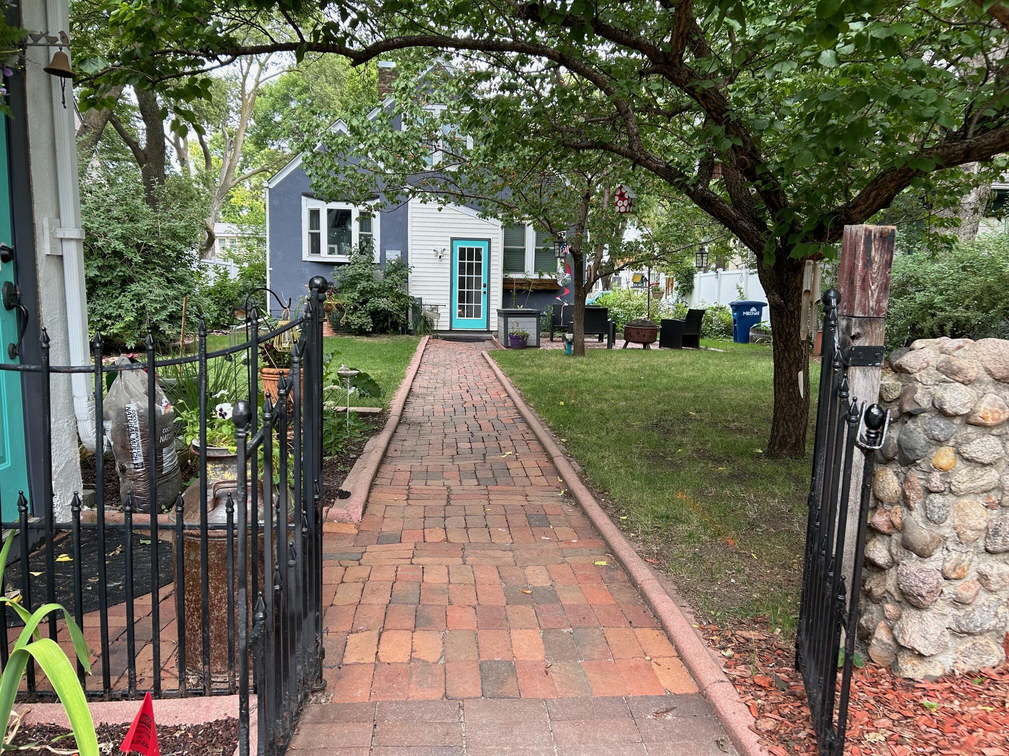 207 W 11th Ave