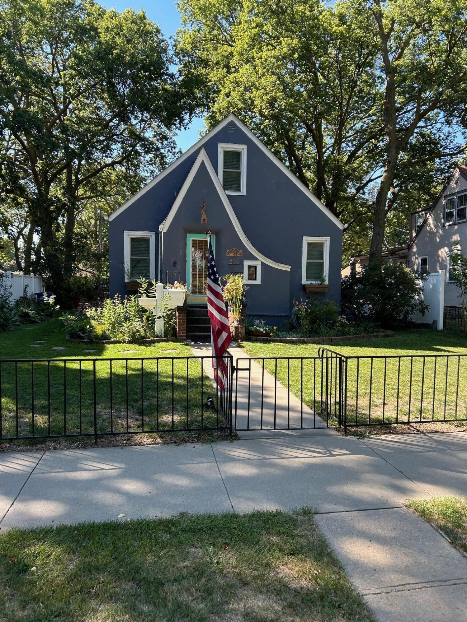 207 W 11th Ave