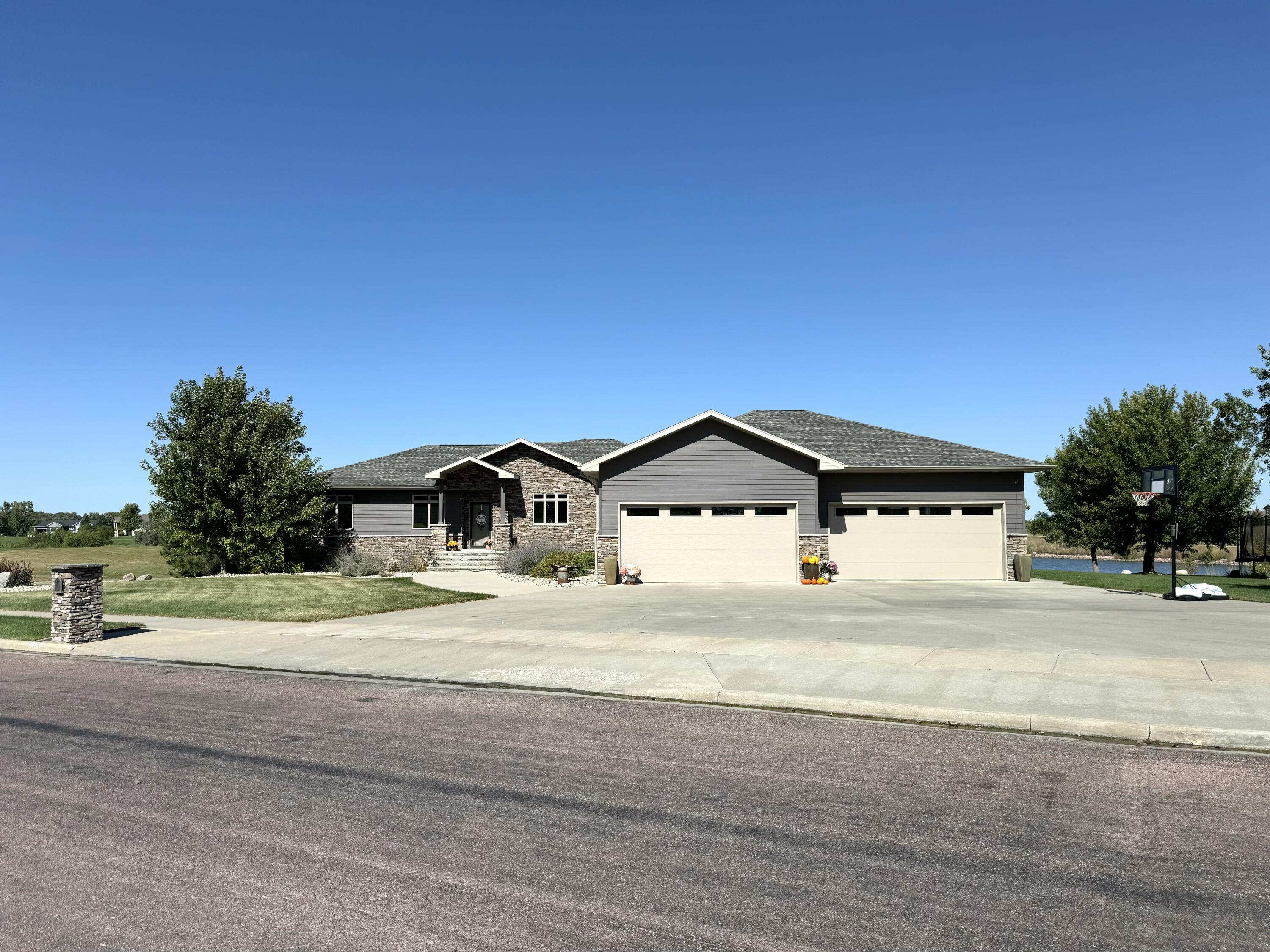 2404 Dean Dr