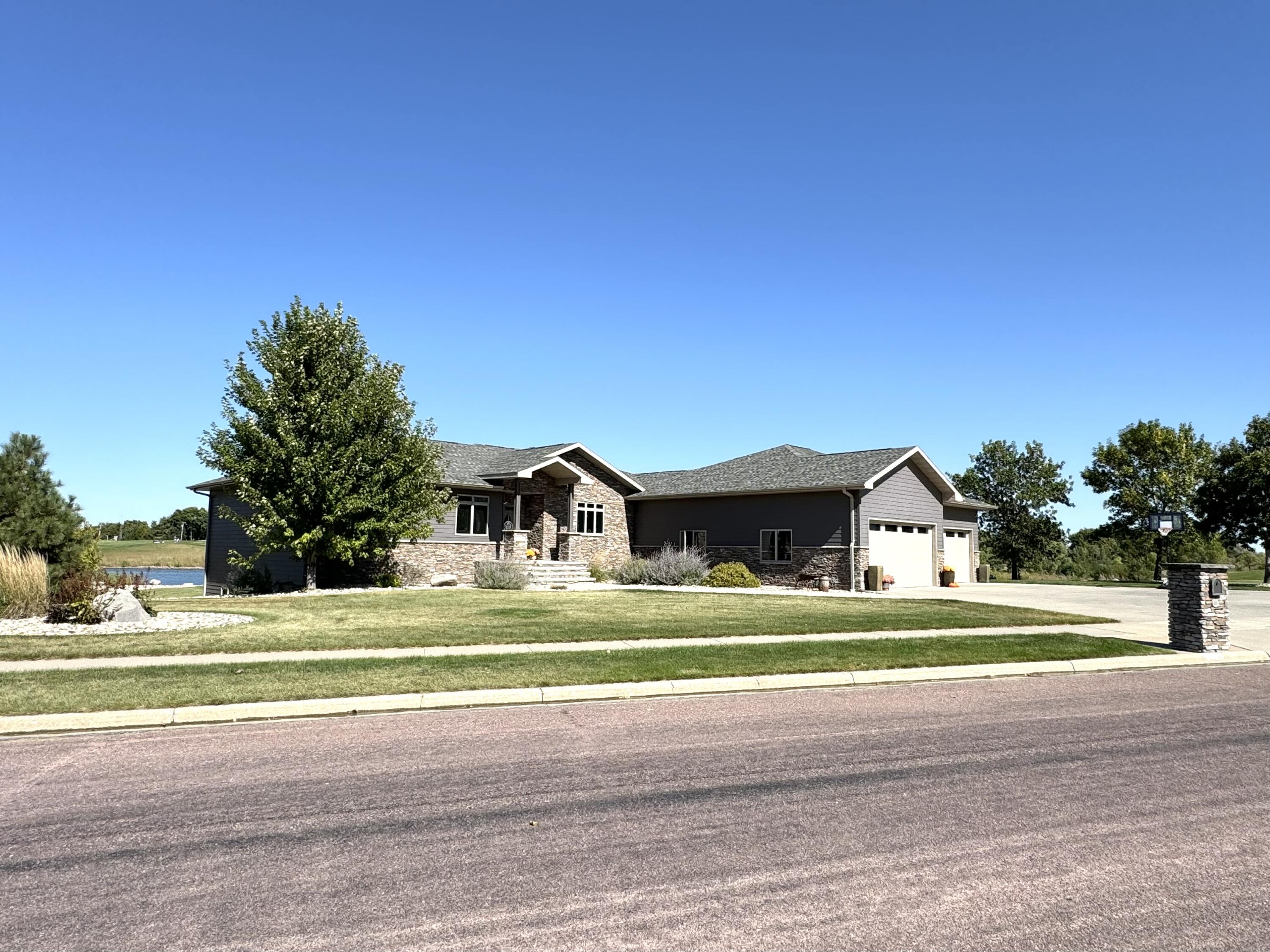 2404 Dean Dr
