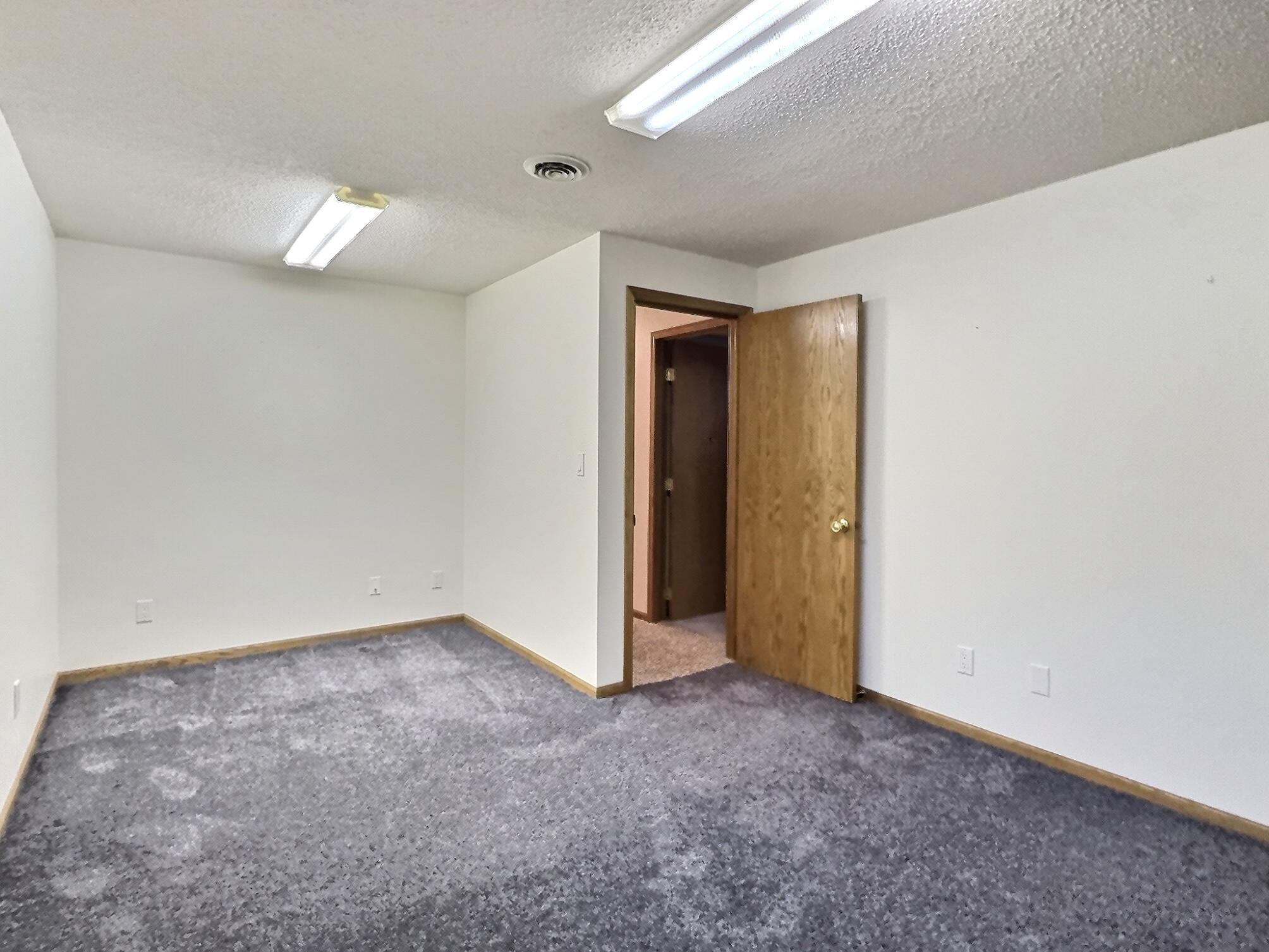 1300 Roland Ln