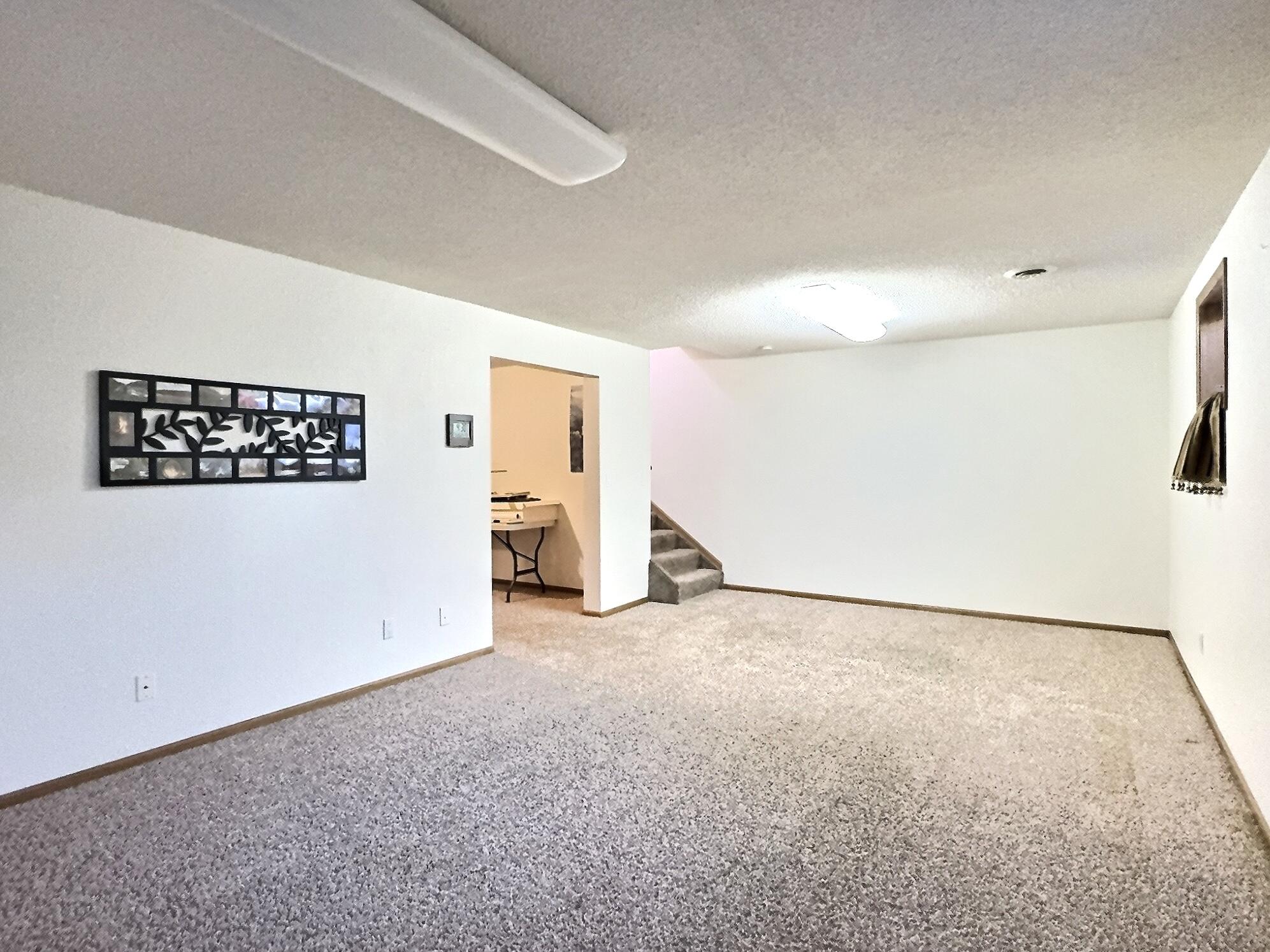1300 Roland Ln