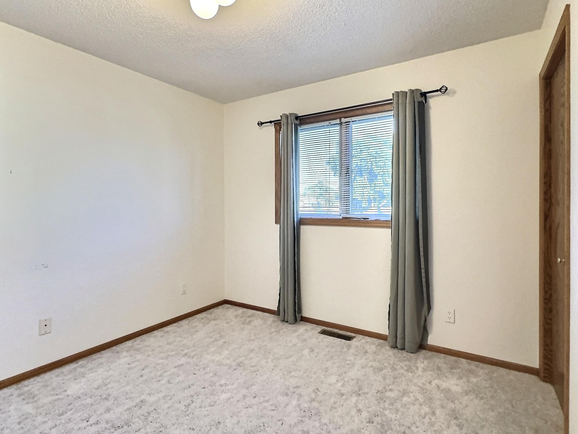 1300 Roland Ln