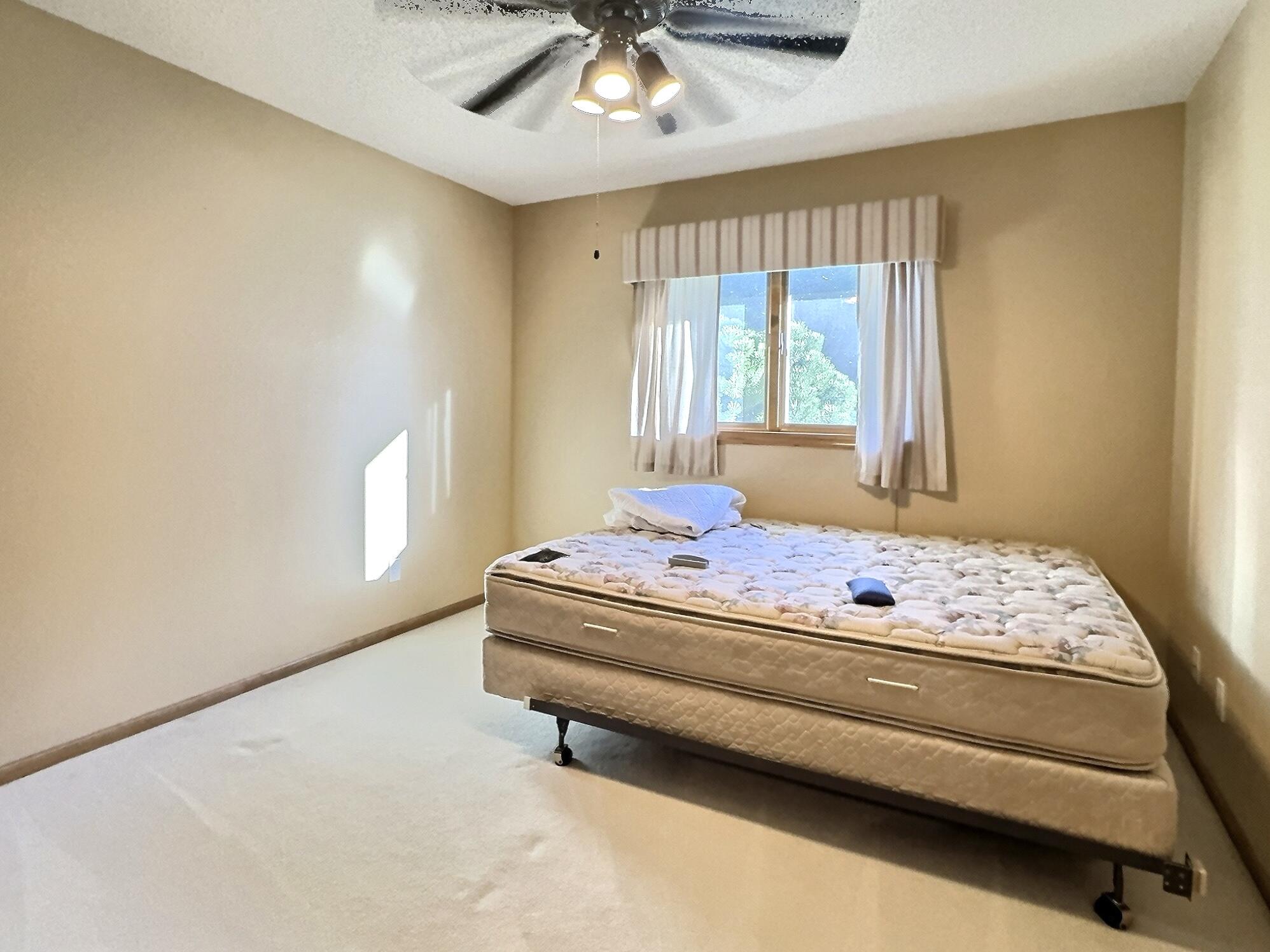 1300 Roland Ln