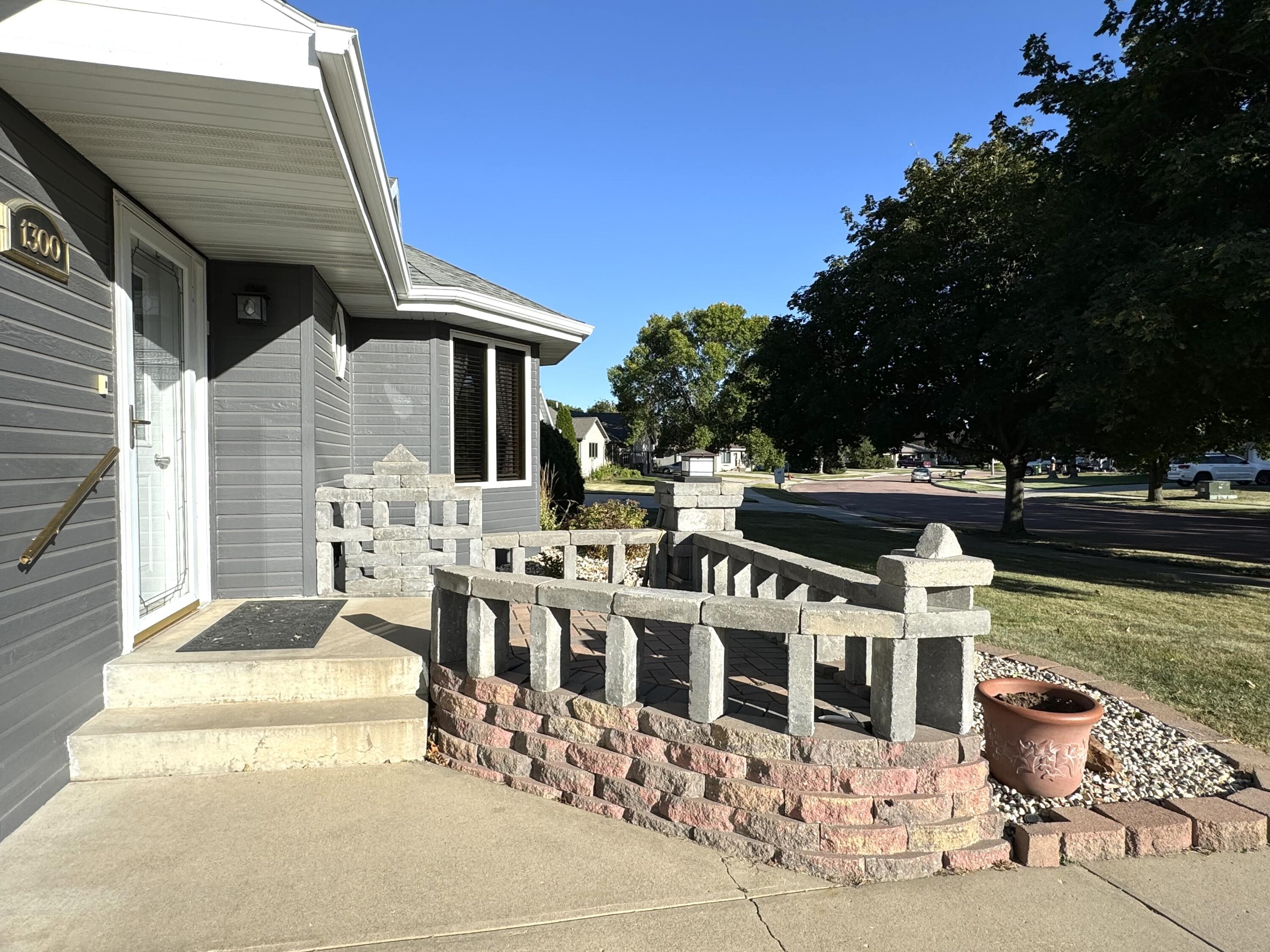 1300 Roland Ln