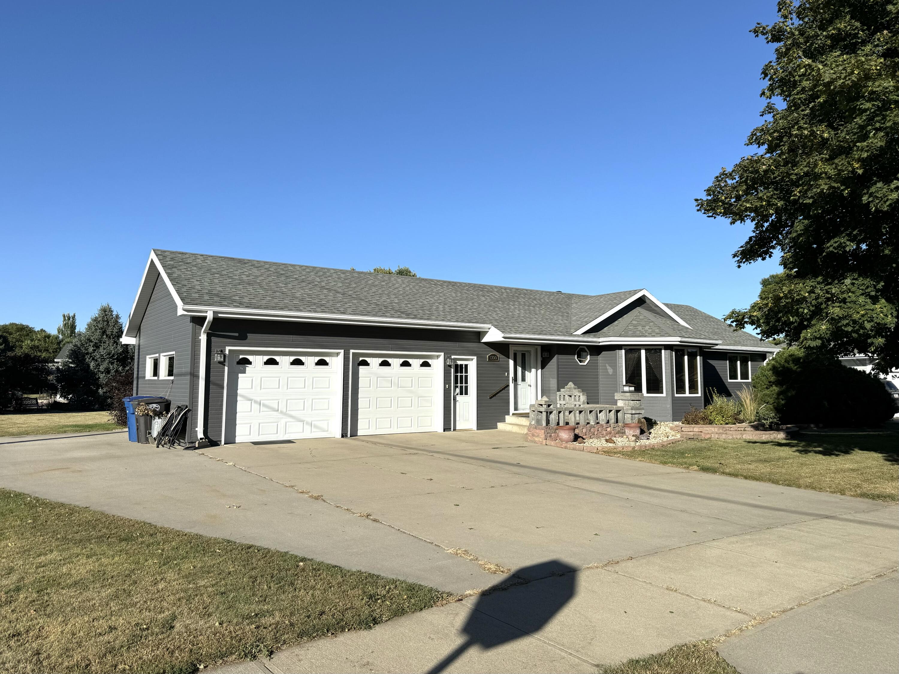 1300 Roland Ln