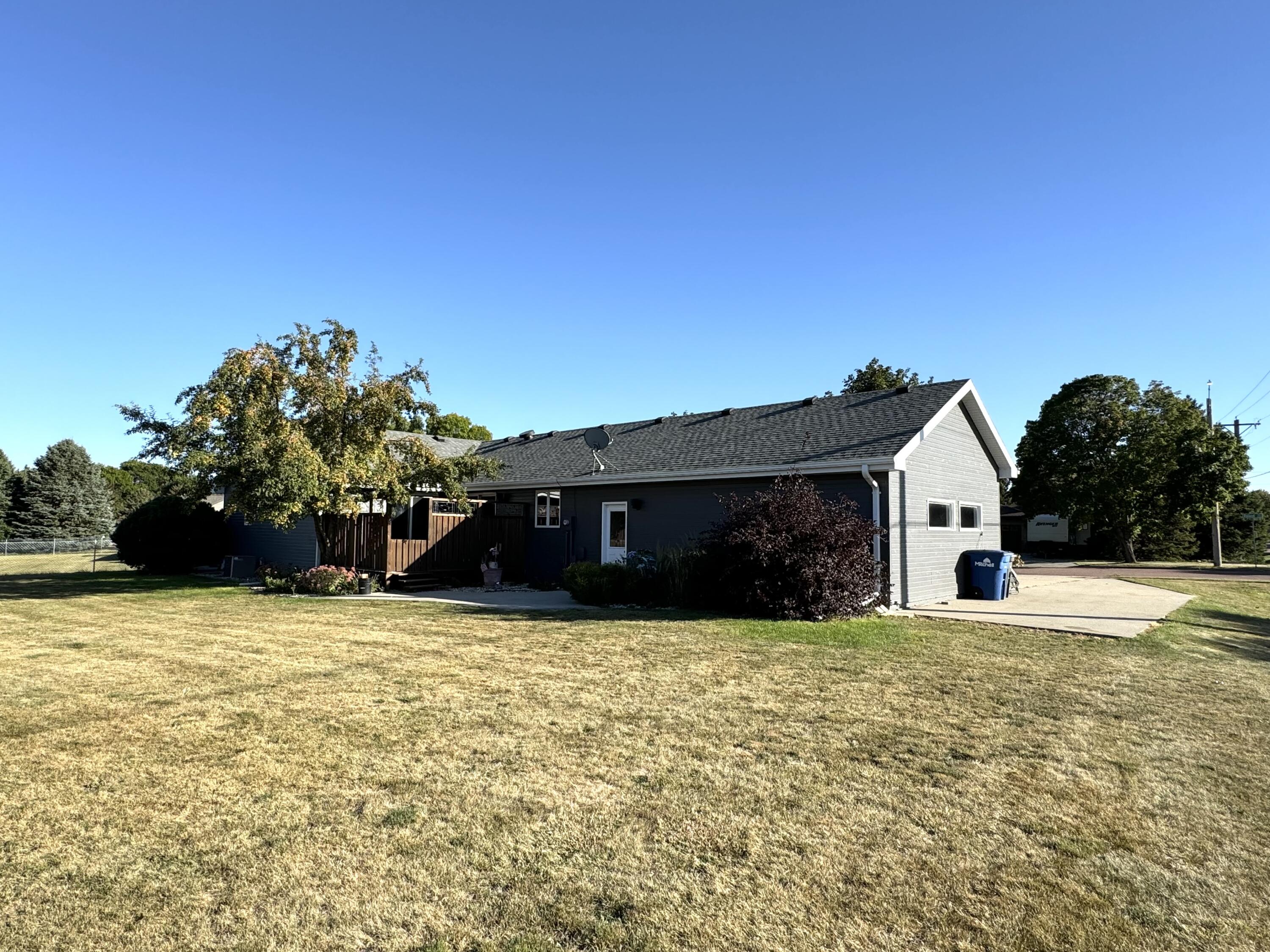 1300 Roland Ln