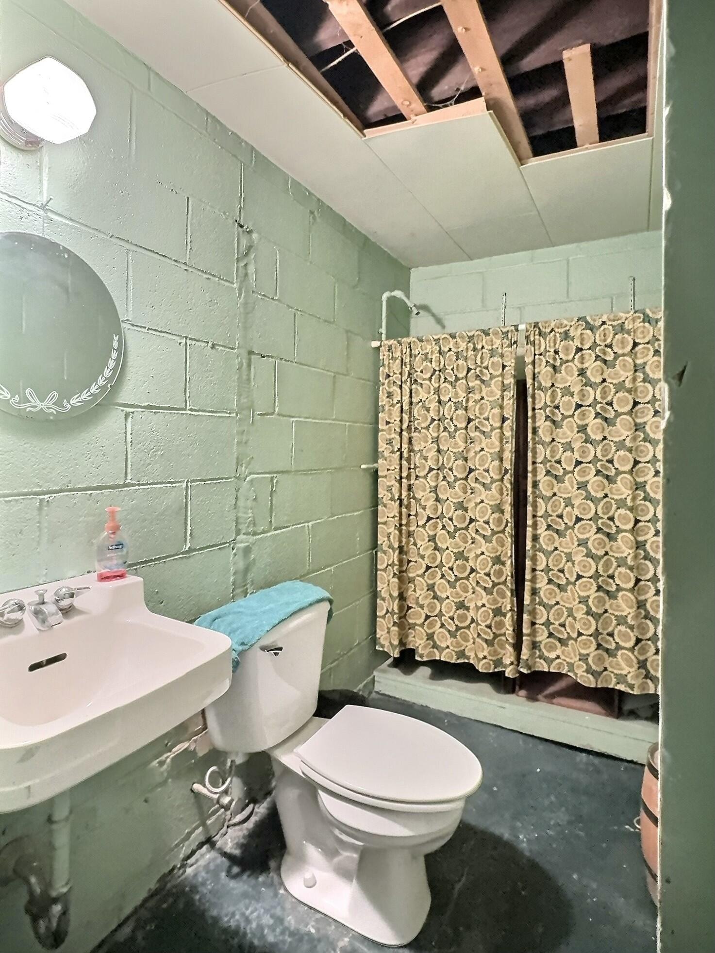 211 N Main St