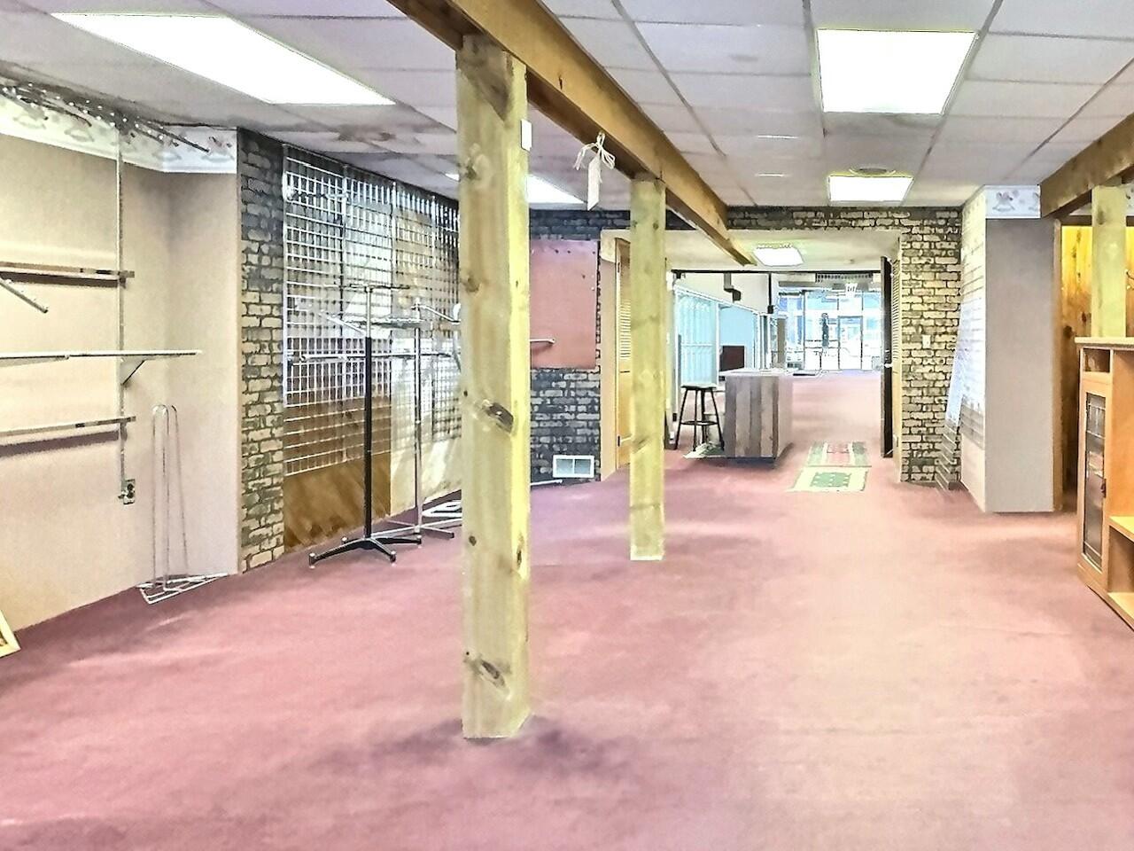 211 N Main St