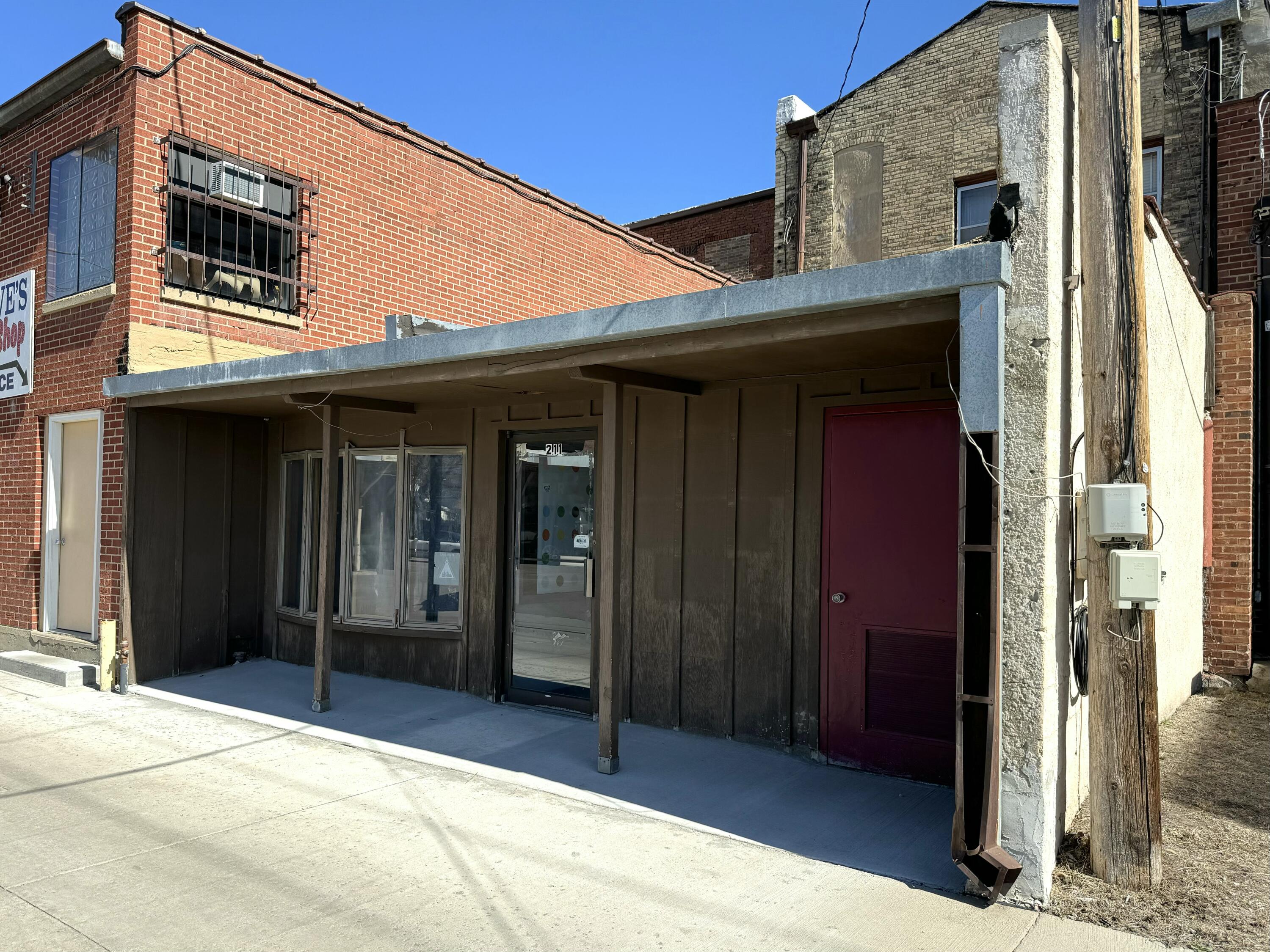 211 N Main St