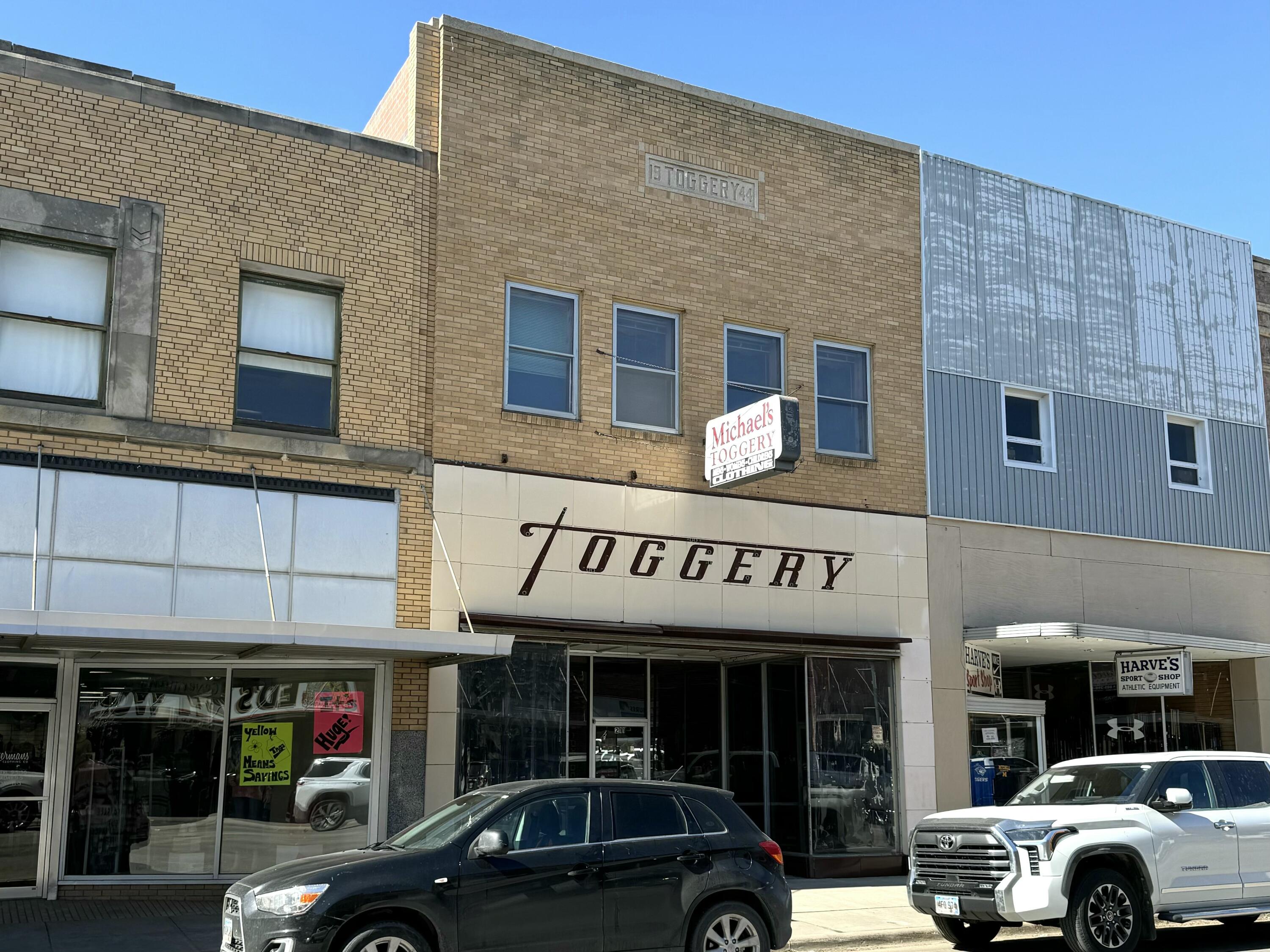 211 N Main St