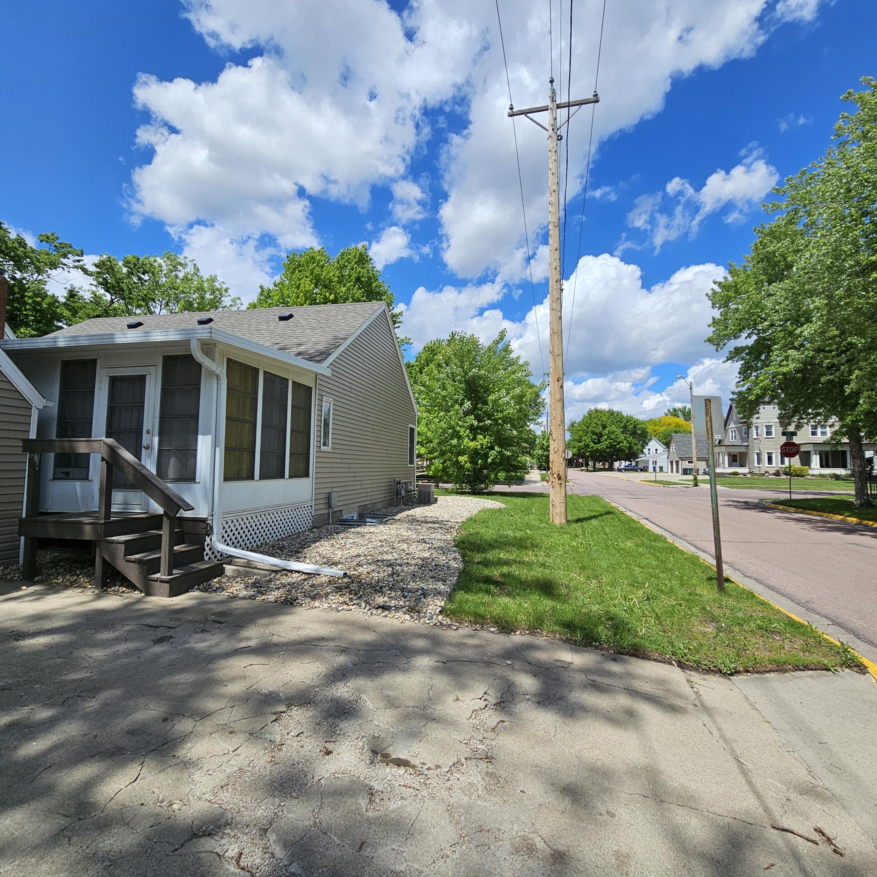 623 E 5th Ave