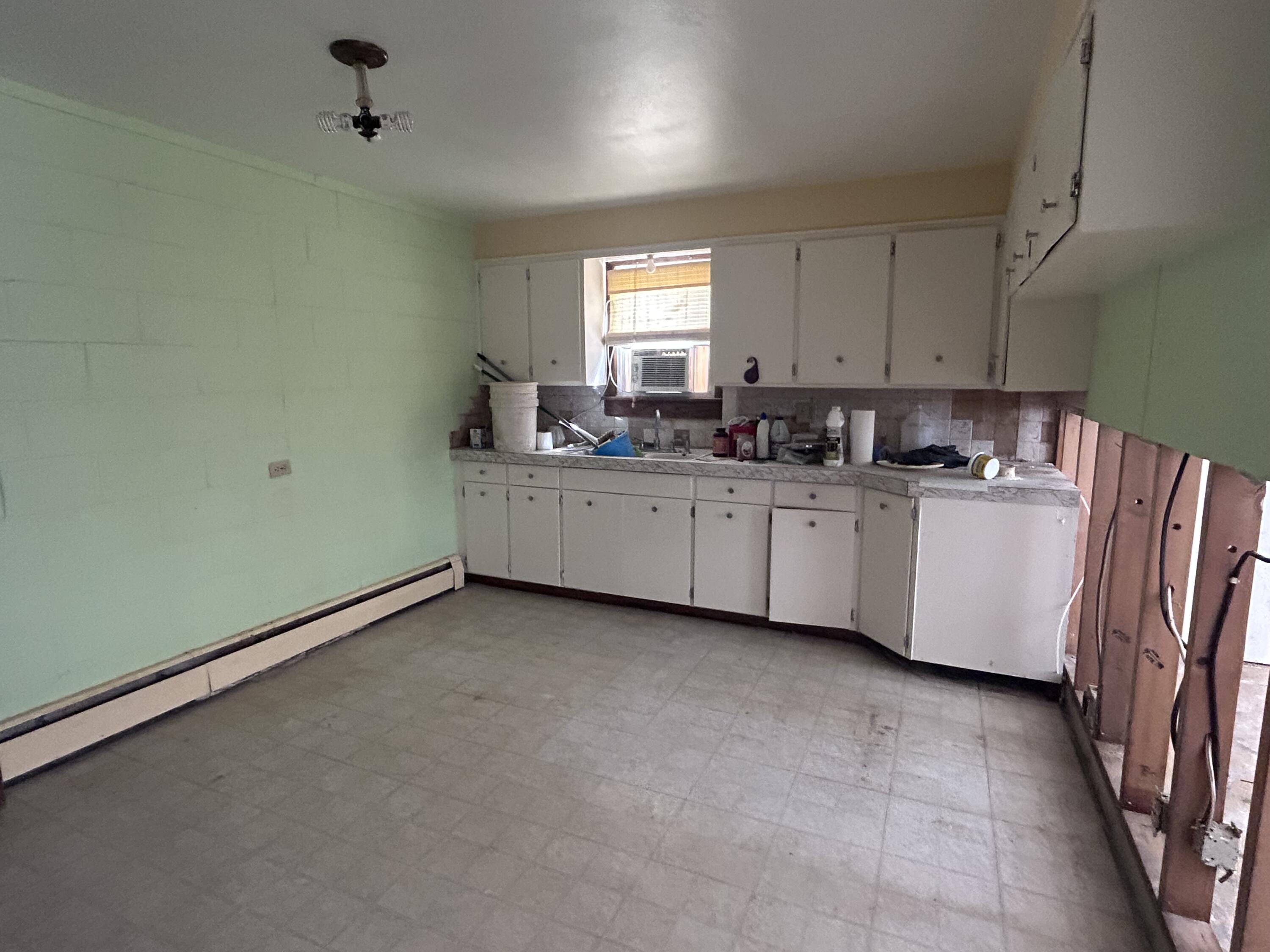 1008 Henderson Ave