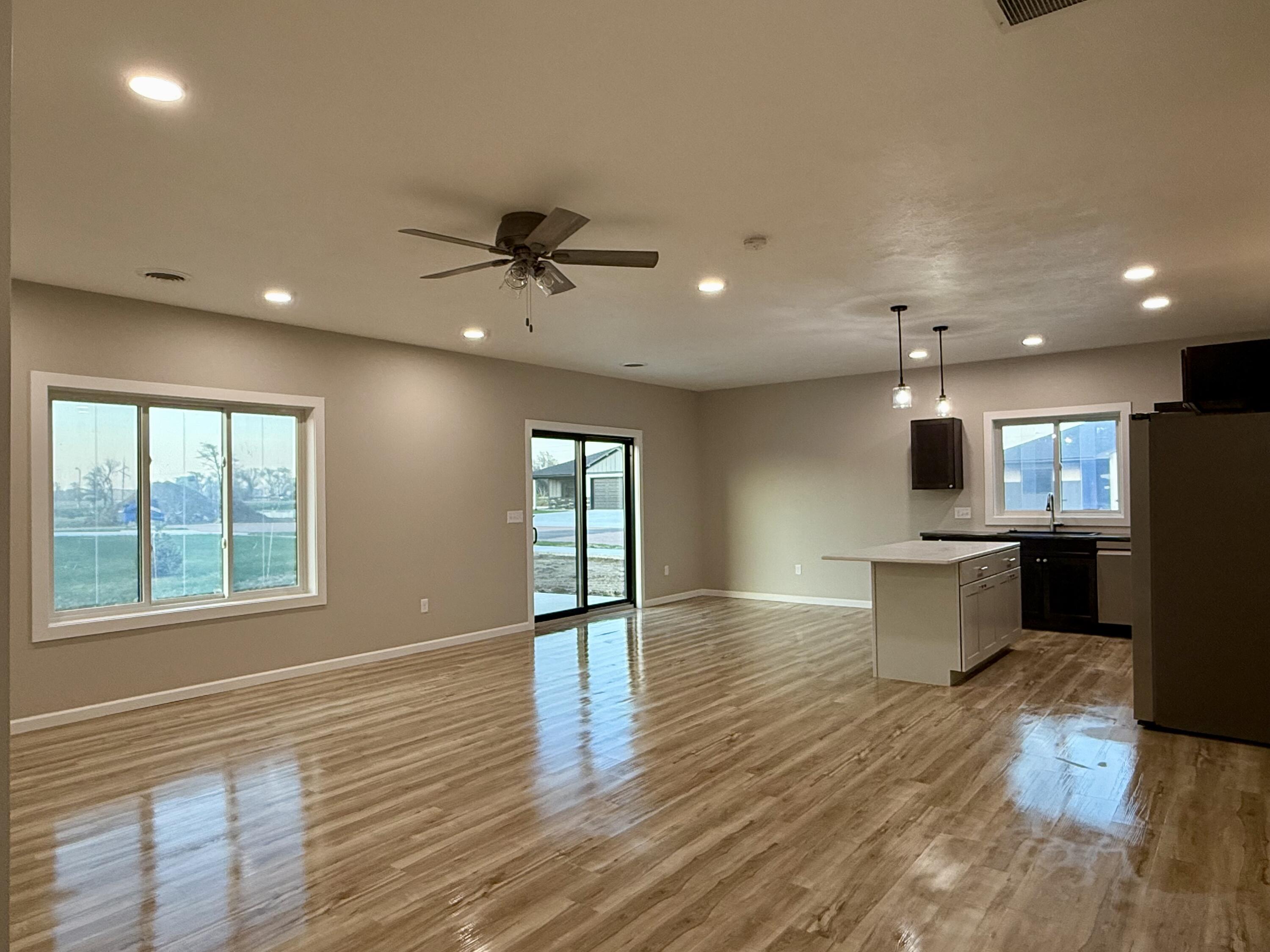 1122 Cottonwood Cir