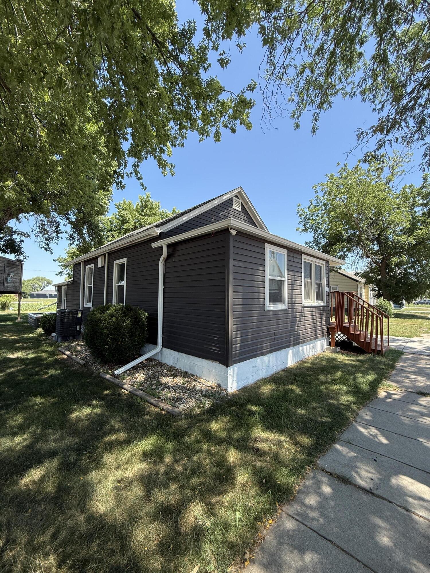 105 E Maple St