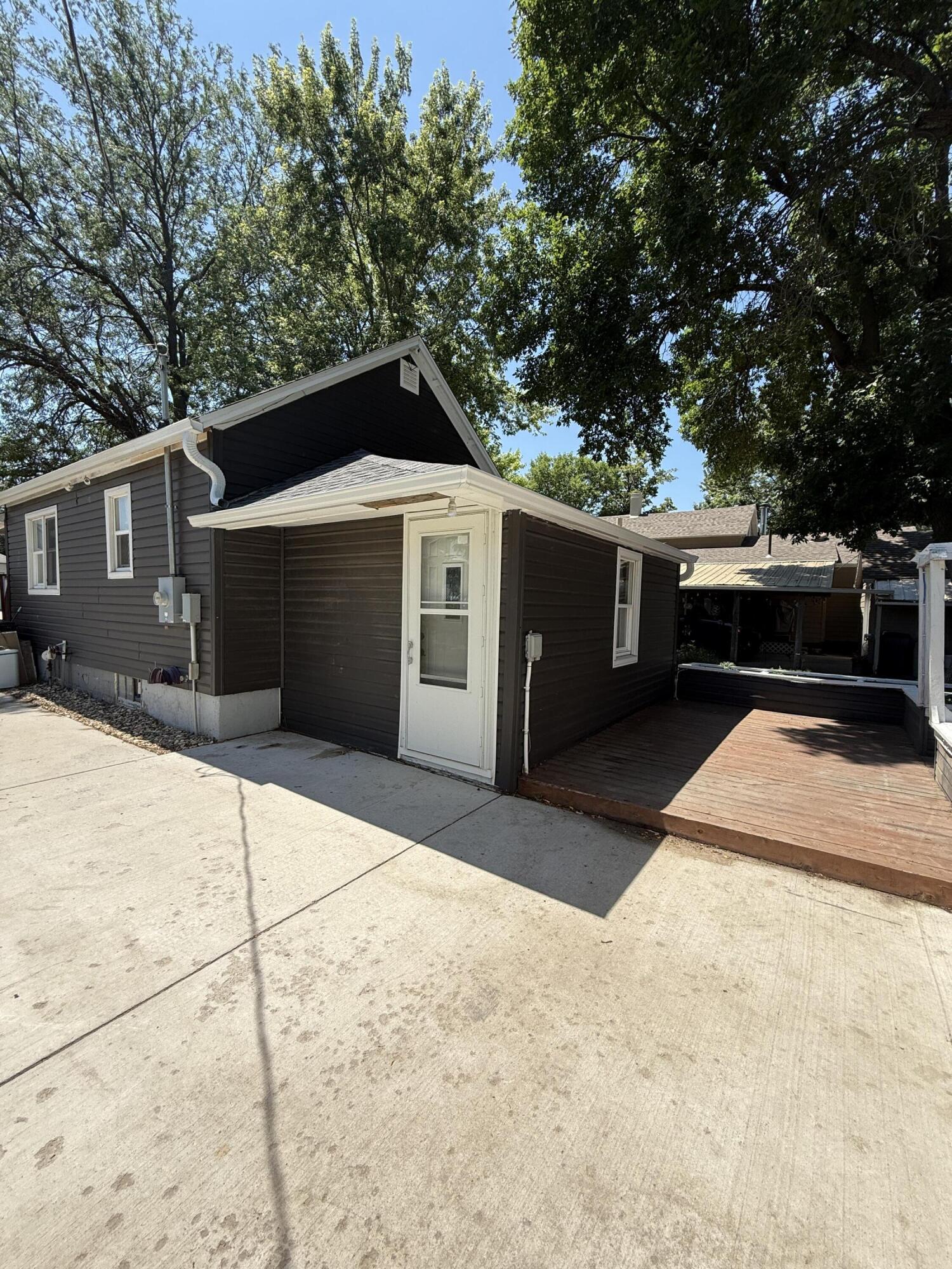 105 E Maple St