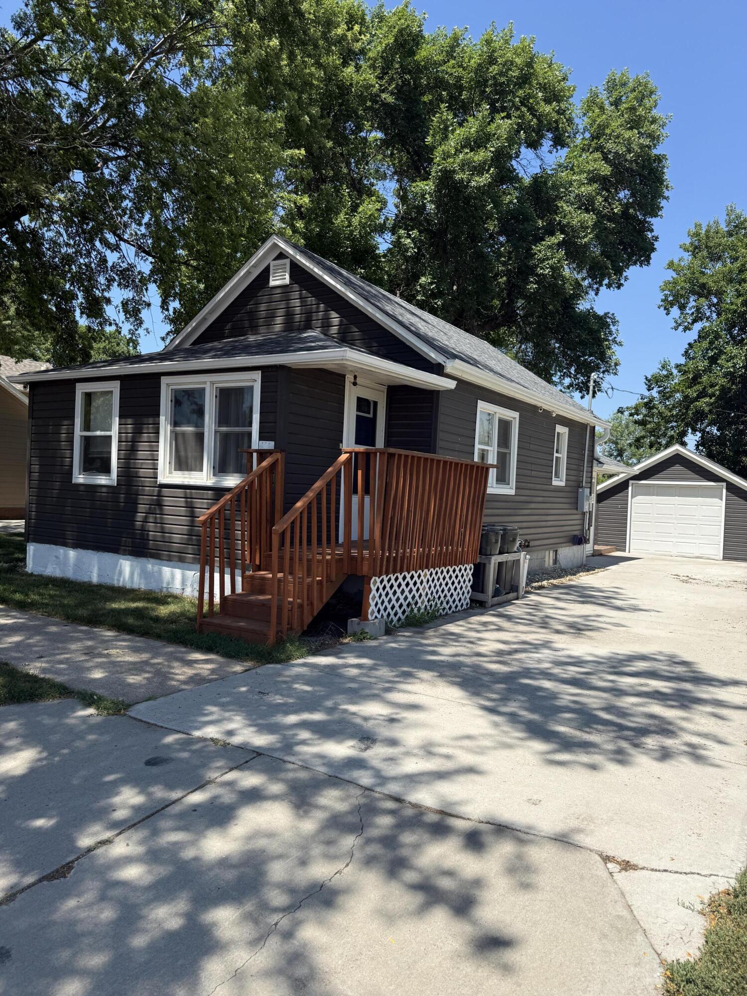 105 E Maple St