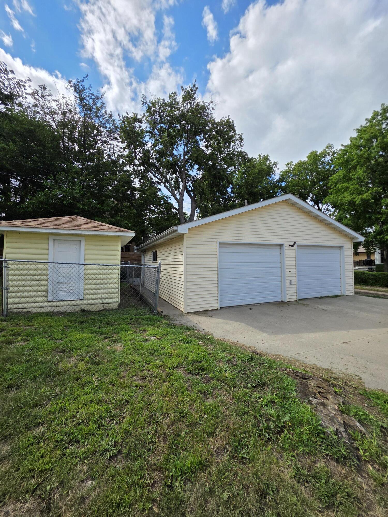 922 University Blvd