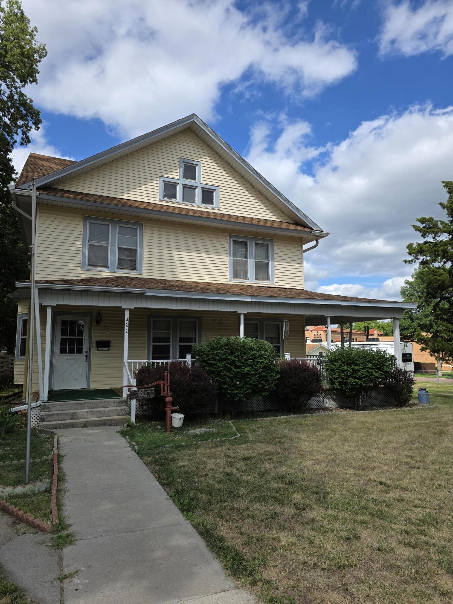 922 University Blvd