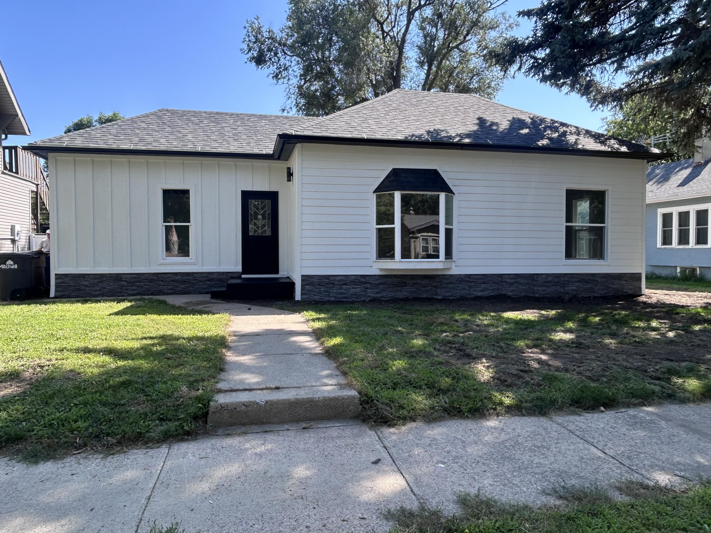 813 W 3rd St