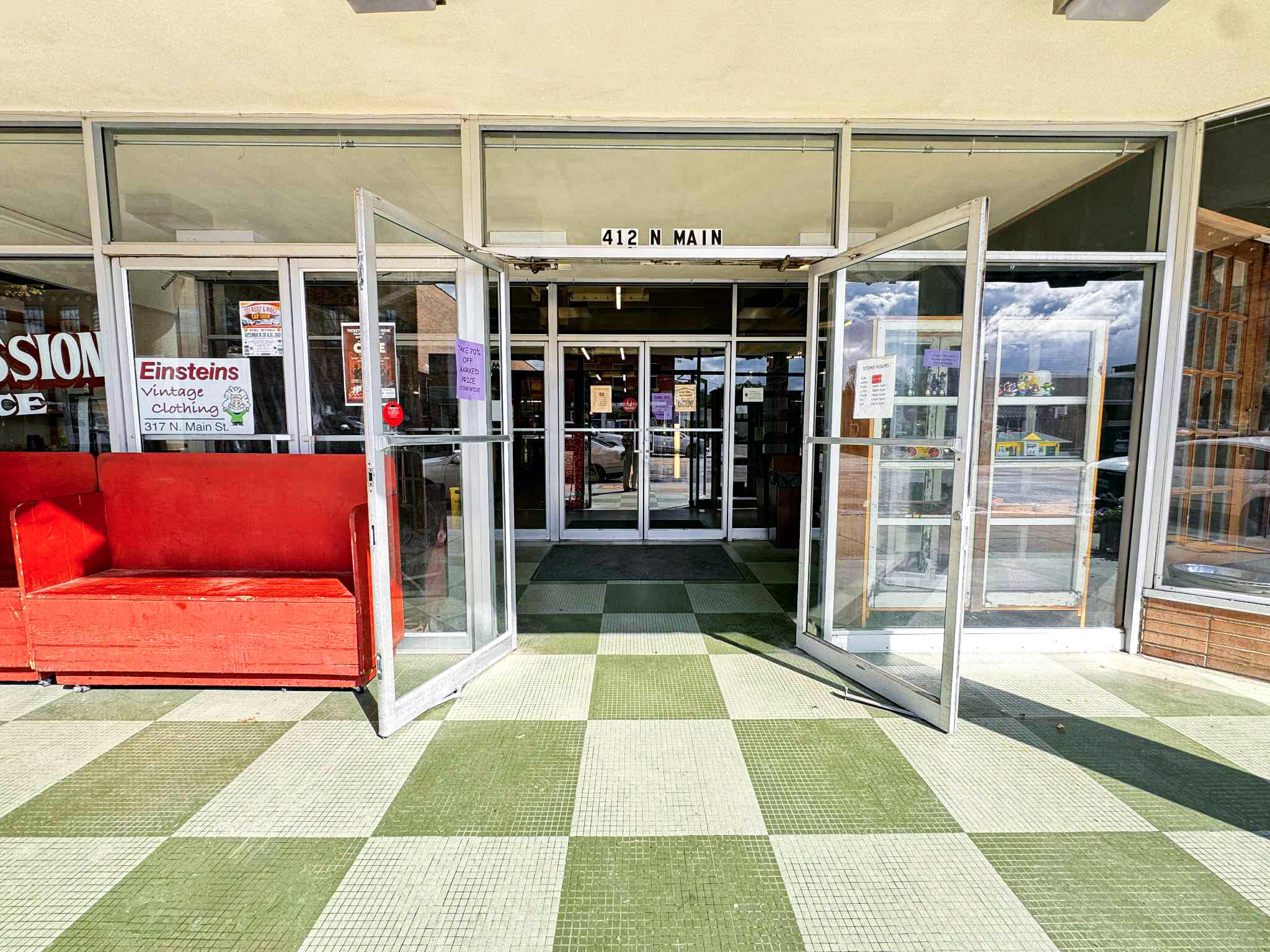 412 N Main St