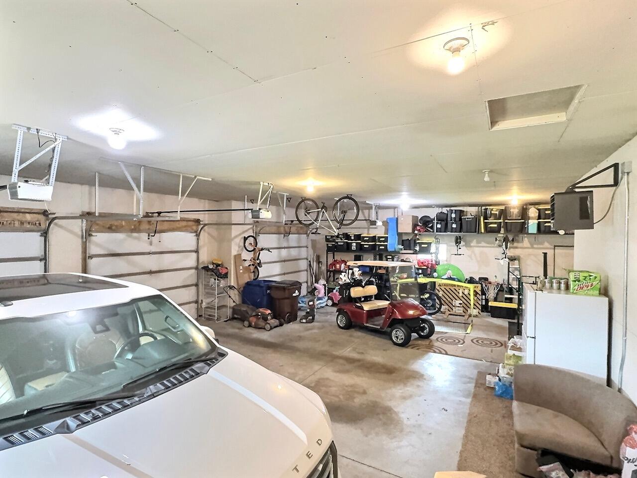 1435 Country Dr
