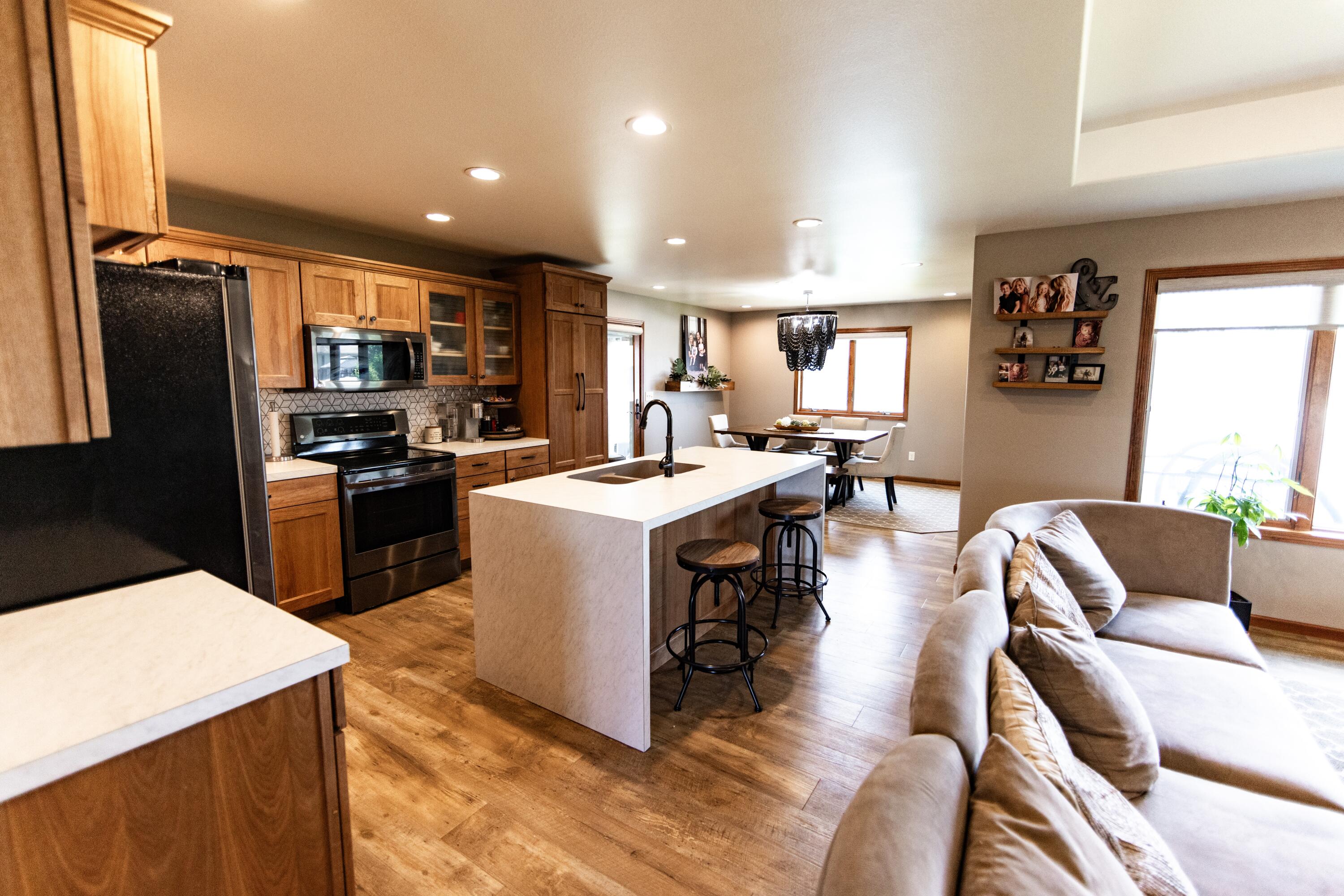 1435 Country Dr