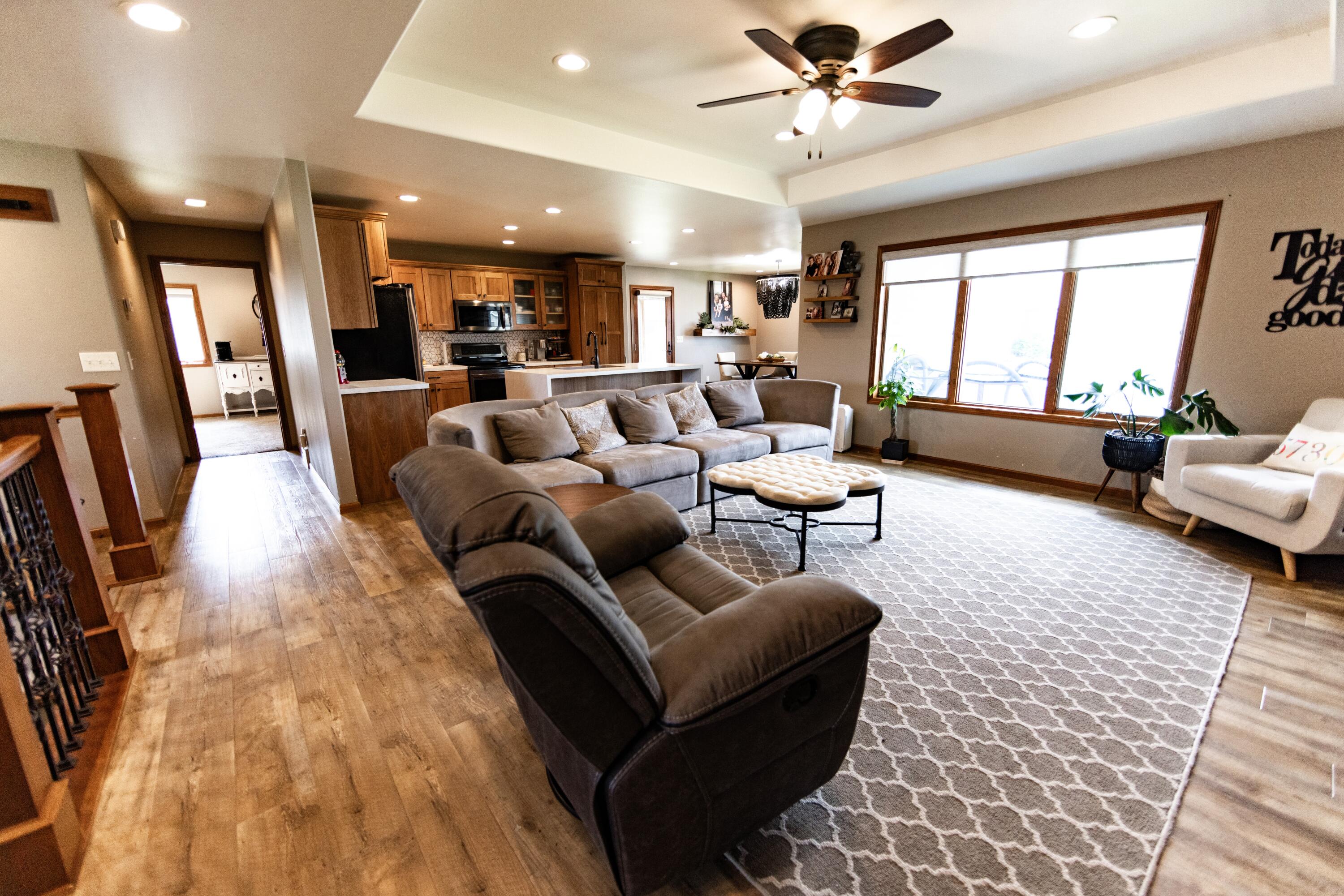 1435 Country Dr
