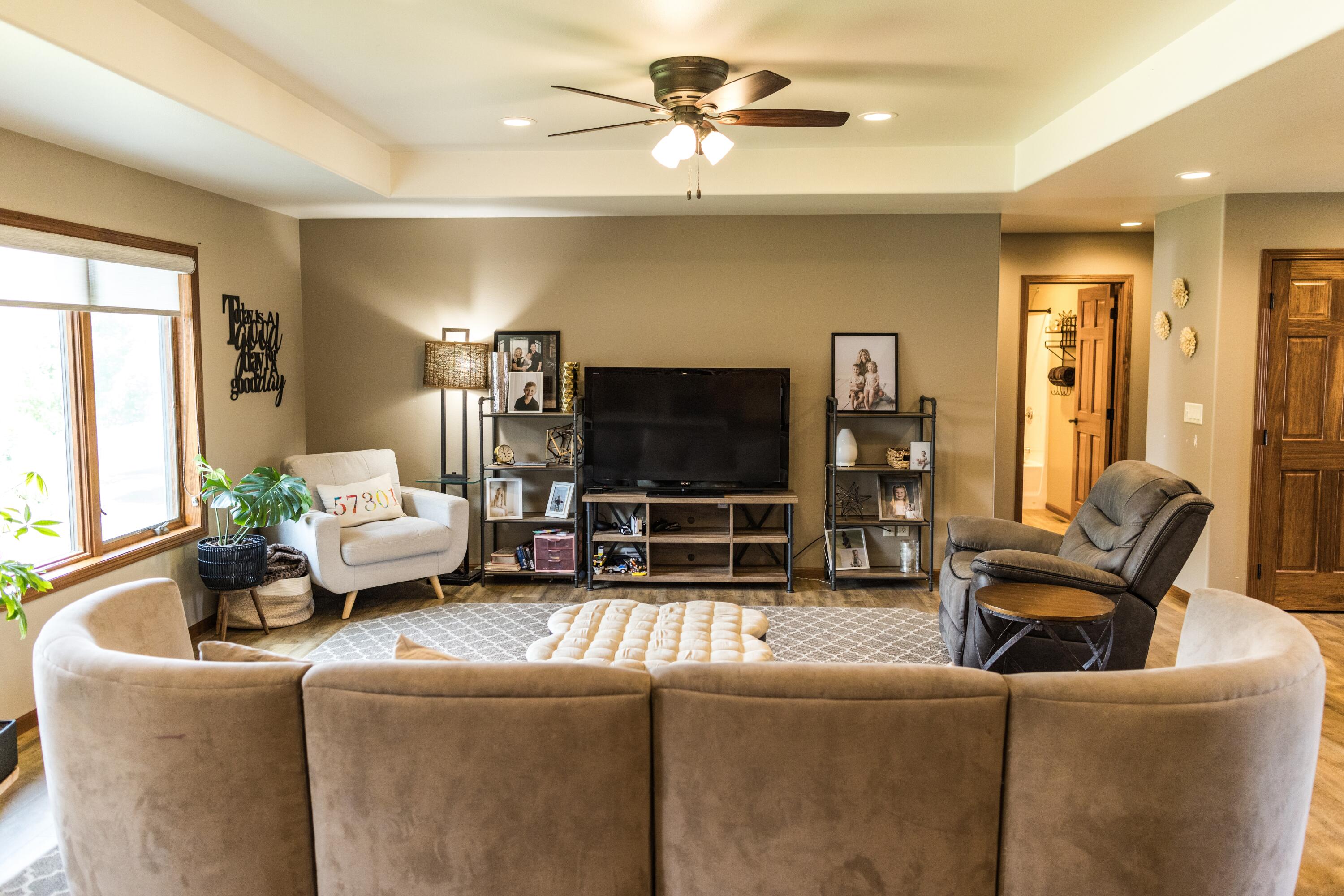 1435 Country Dr