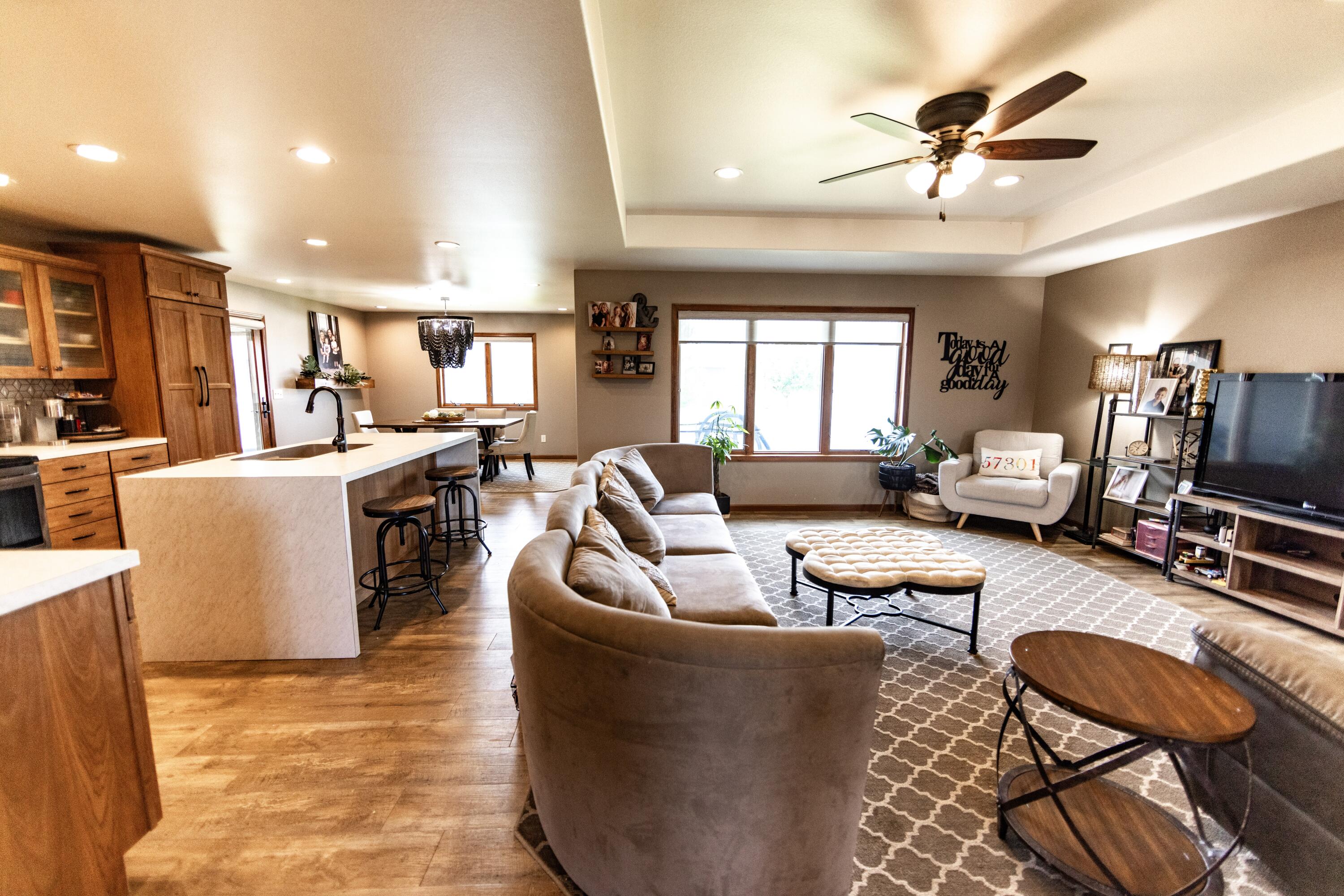 1435 Country Dr
