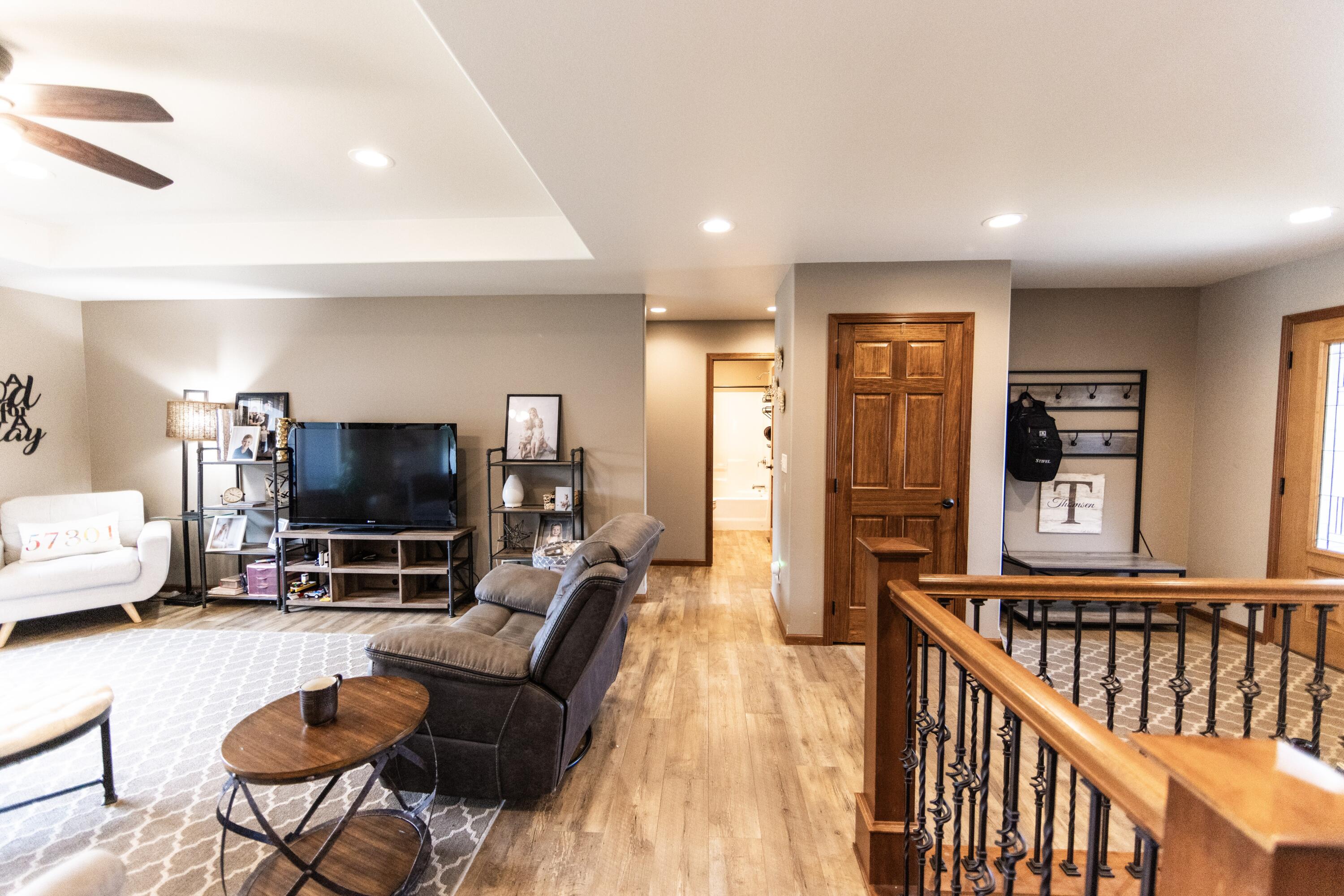 1435 Country Dr