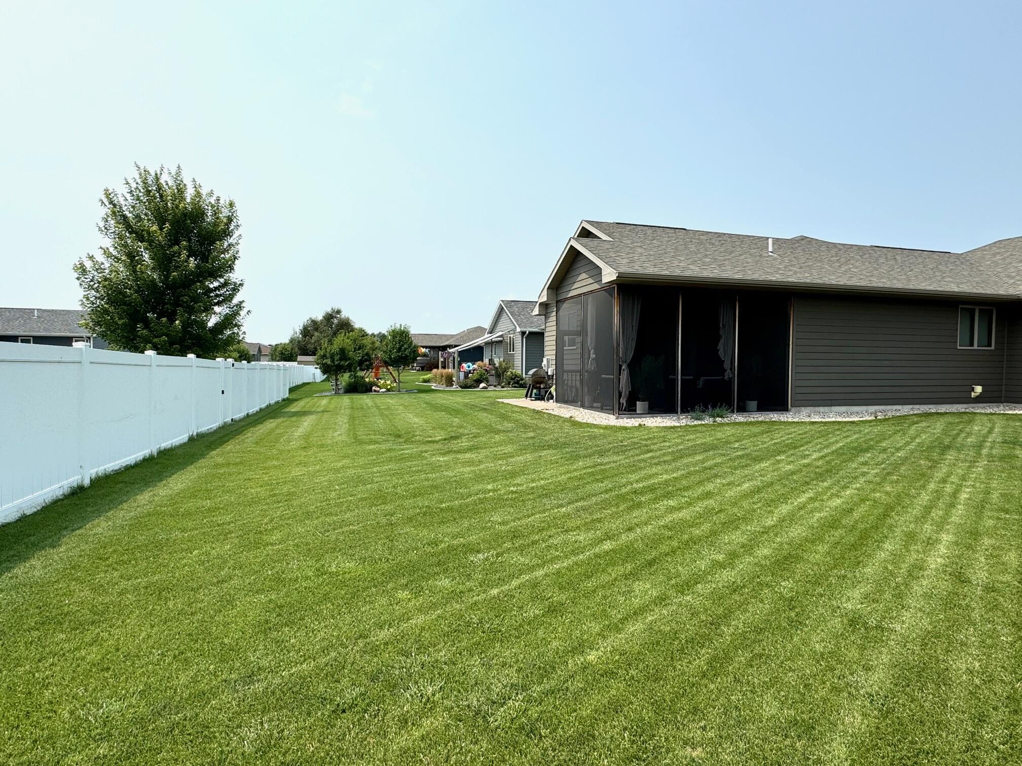 1435 Country Dr